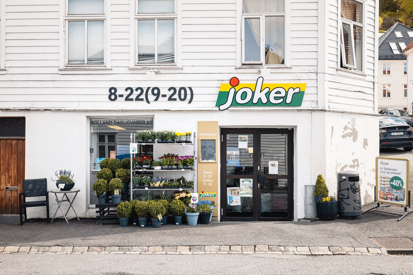 Det tar deg ca. 5 min å gå til nærmeste dagligvarebutikk (Bunnpris Mulen), og 10 min til Joker på Hødden Galleribilde
