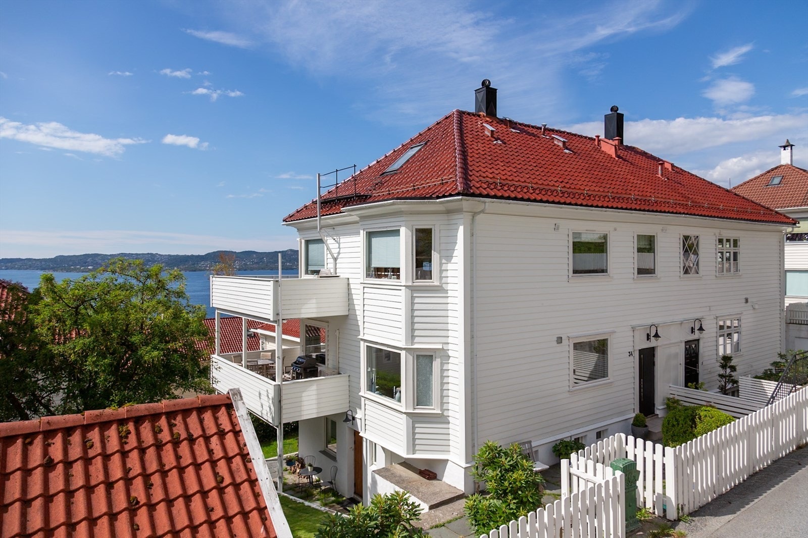 Leiligheten ligger fint til i en høy 1.etasje i en rolig gate med nærhet til naturen Galleribilde