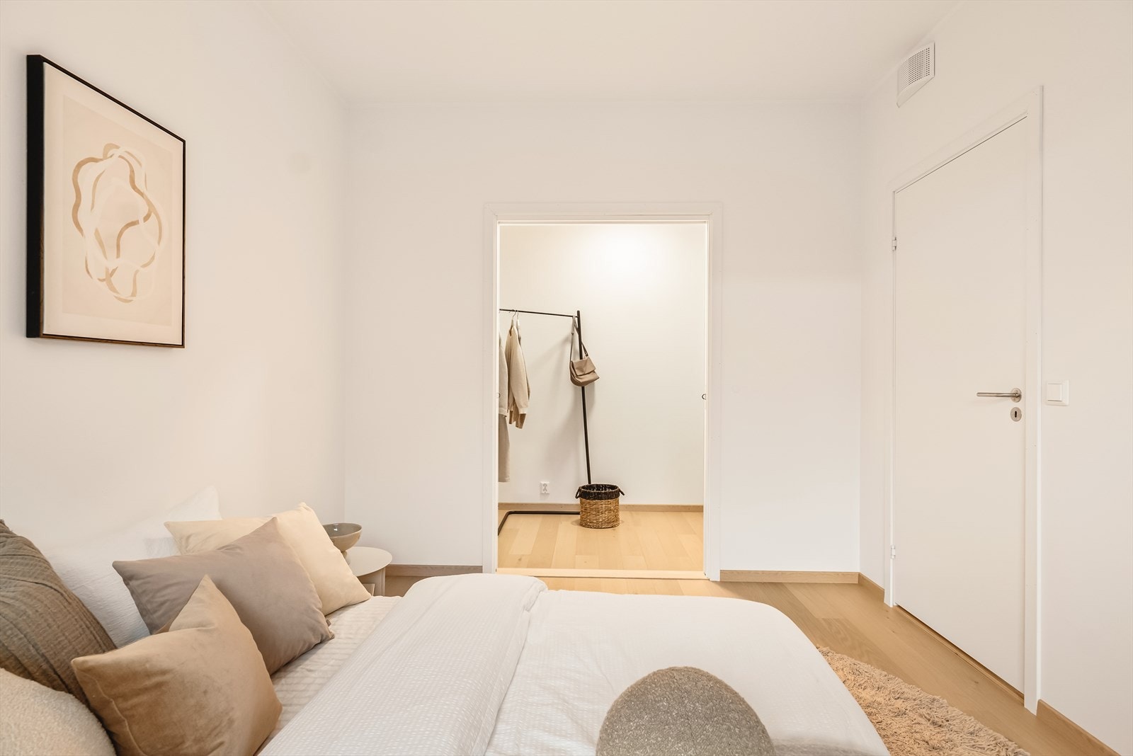 Her er det også garderobeløsning/walk-in/bod på 4,4 kvm. Galleribilde
