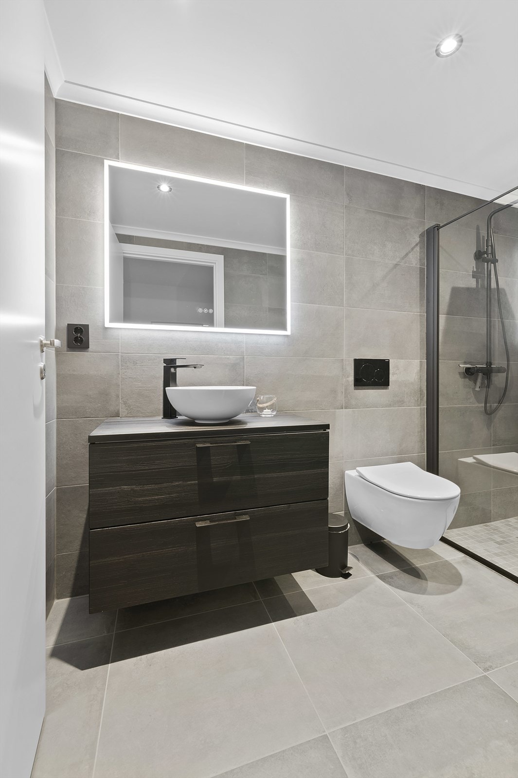 Det ekstra badet er av samme standard som hovedbadet Galleribilde