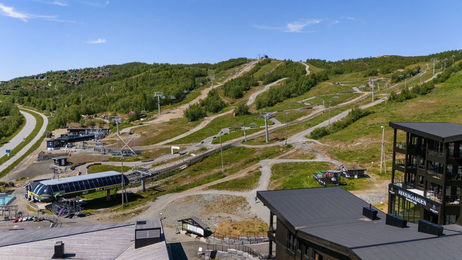 Fra Riddergaarden er det rett ut i alpinanlegget Galleribilde