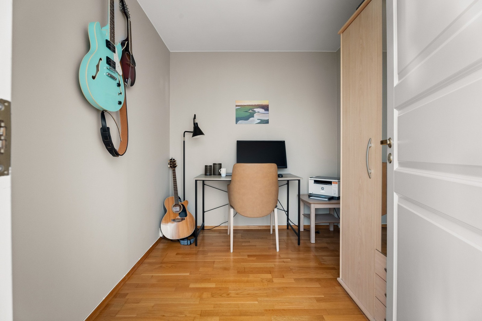 Stor bod som kan brukes som kontor. Galleribilde