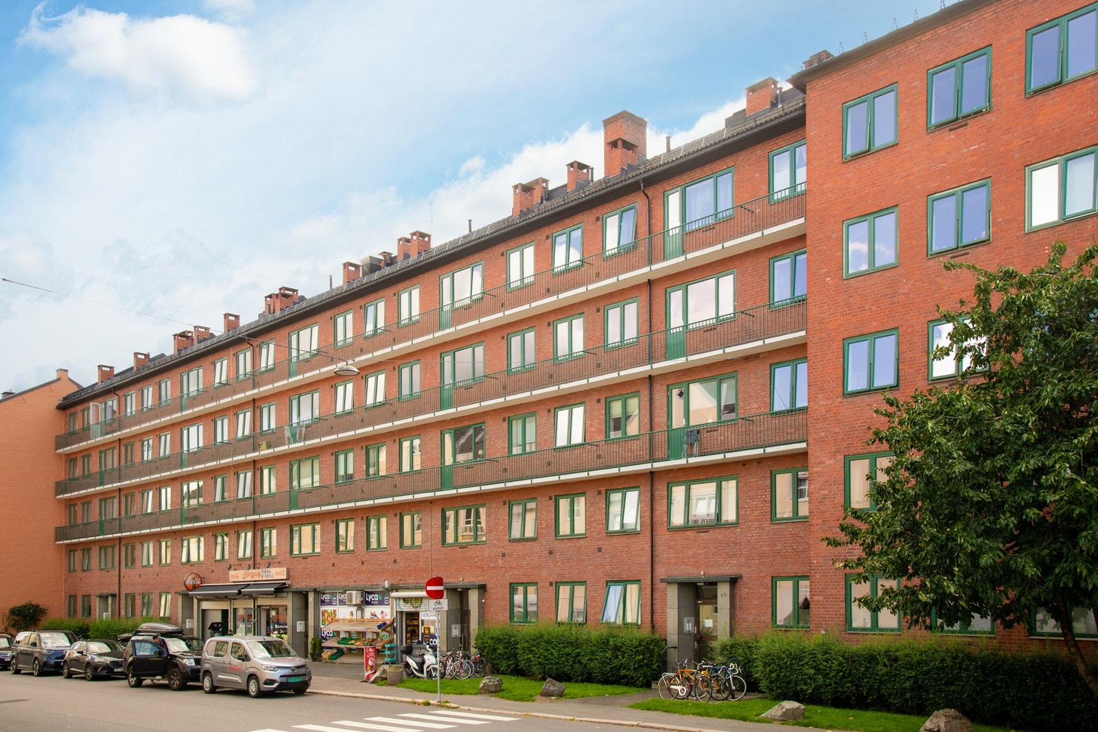 Her bor du på attraktive Kampen/Vålerenga med kort vei til parker, treningssenter, dagligvare og kollektiv, men samtidig skjermet fra byens mas. Galleribilde