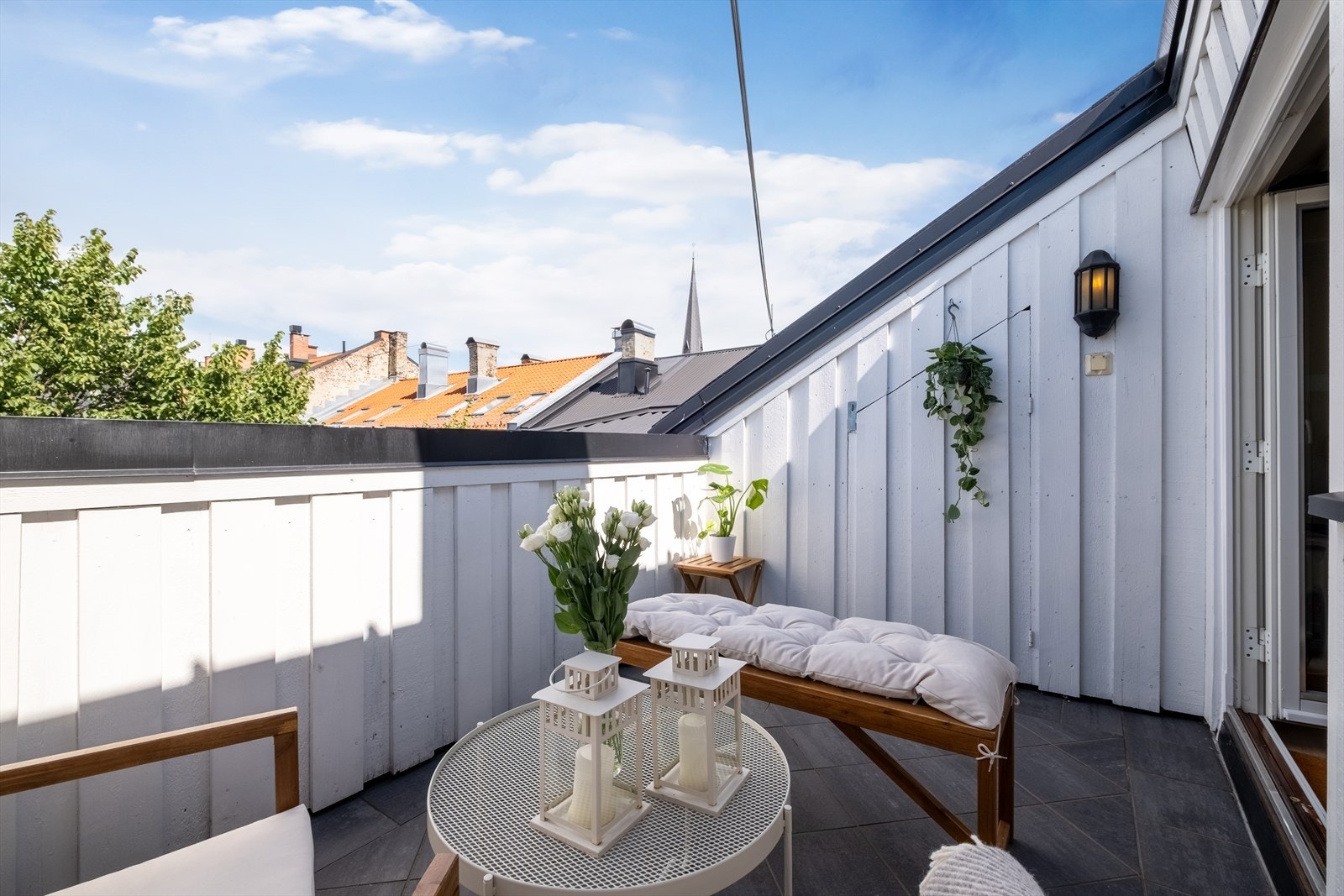 - Terrassen er helt skjermet og uten gjenboere - Galleribilde