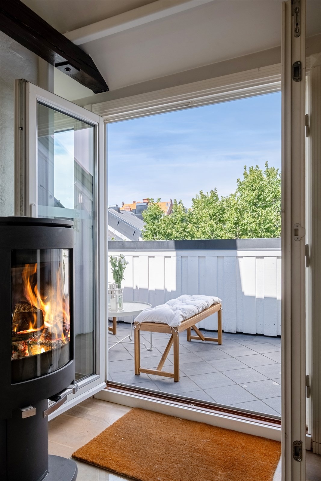 - Peisen gir godt med varme på kjølige høst- og vinterkvelder - Galleribilde