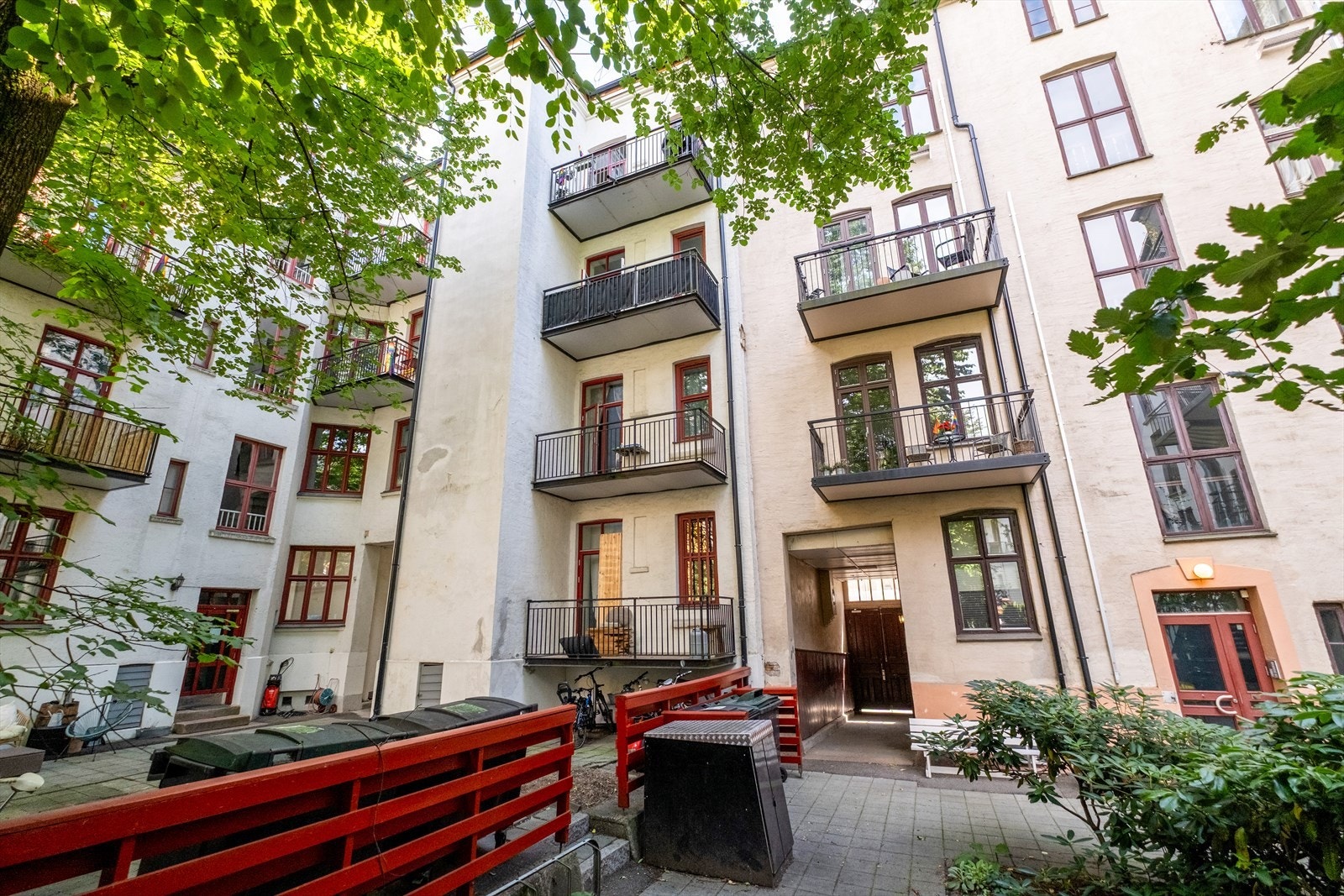 - Bakgård - Galleribilde