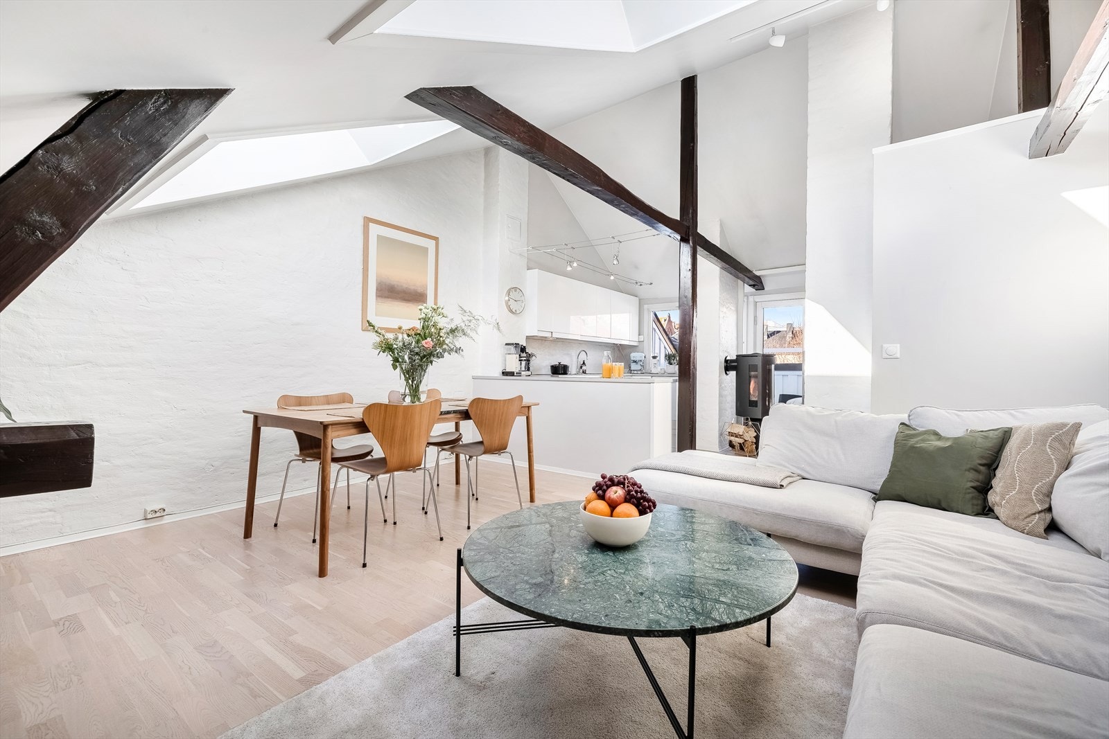 - Boligen holder en god standard og oppleves som velholdt og innbydende - Galleribilde