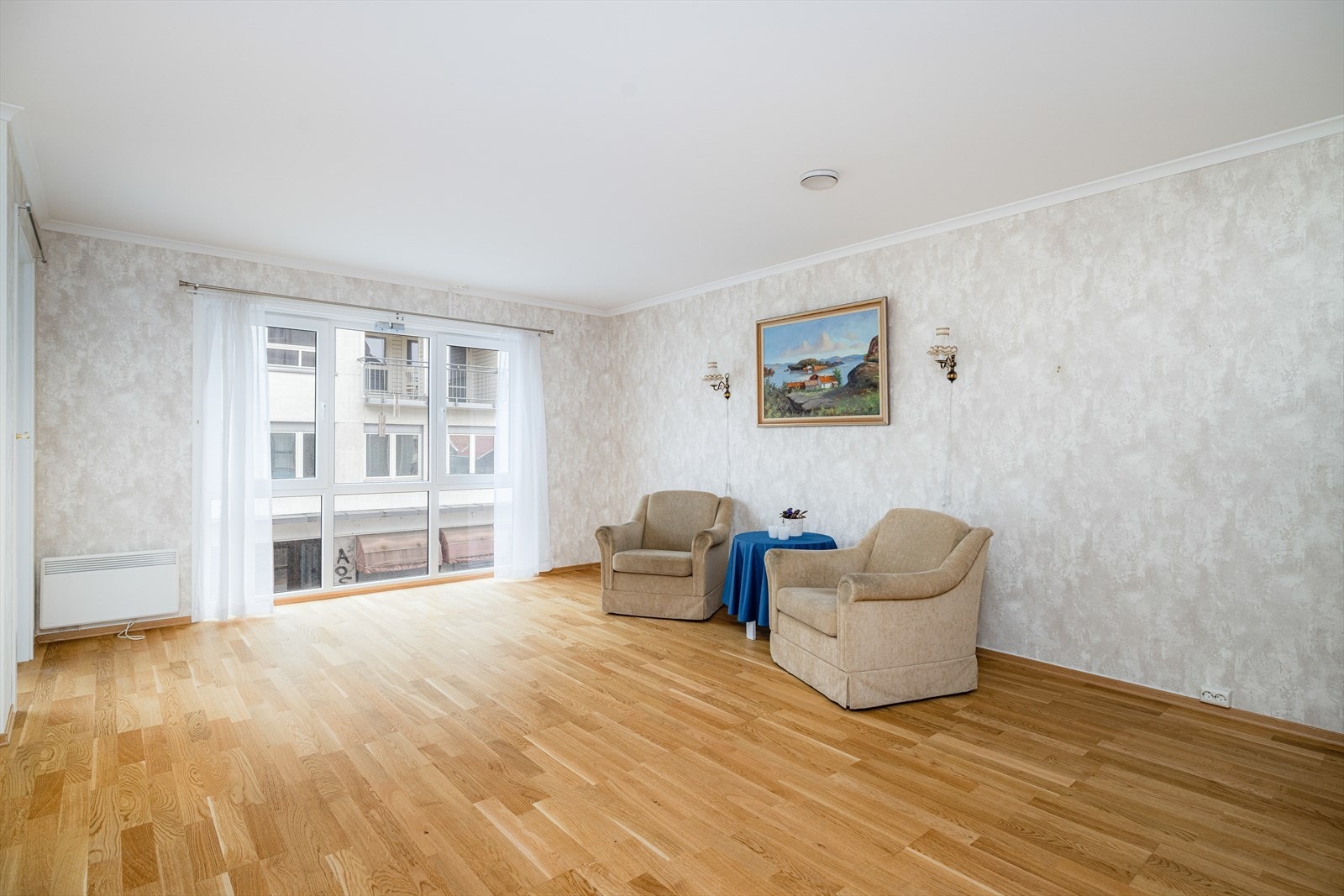 De store vindusflatene slipper godt med lys inn. Galleribilde