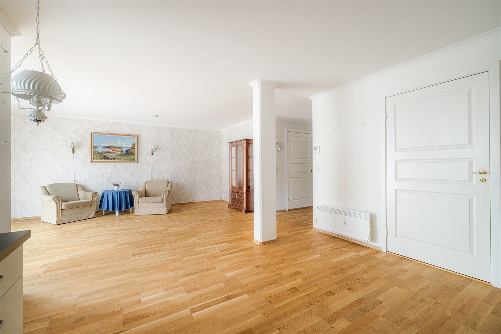 Lys og romslig leilighet i 2. etasje med 2 soverom og 2 balkonger Galleribilde