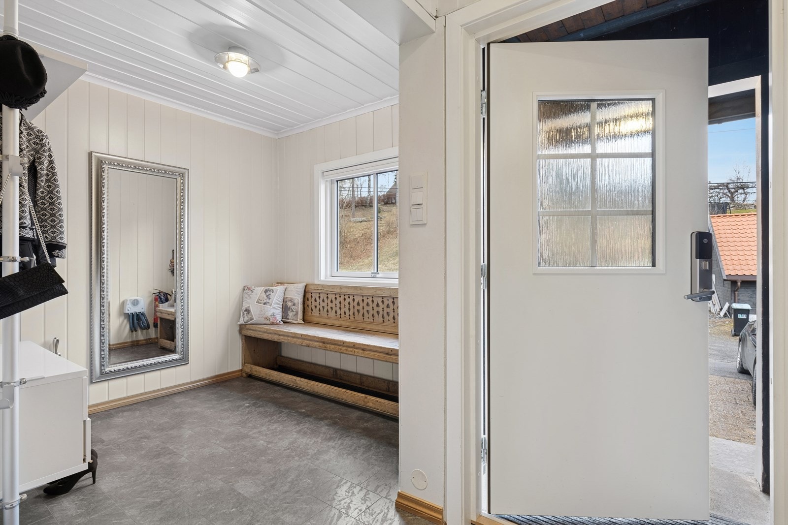 Entré med god plass til garderobe Galleribilde