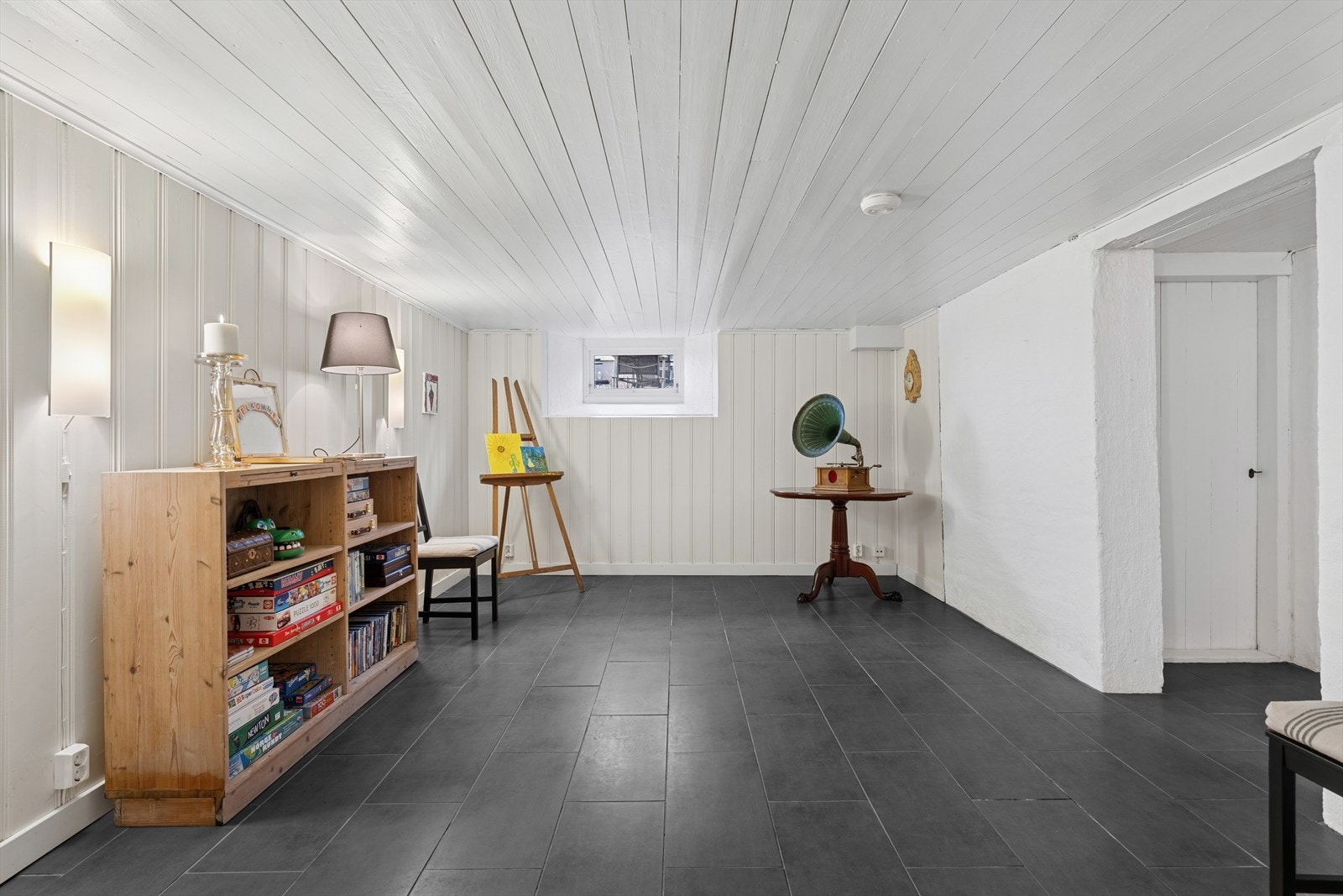 Kjellerstue - rommet er ikke godkjent som rom til varig opphold - opprinnelig godkjent som bodareal og ikke søkt bruksendret til dagens bruk som kjellerstue Galleribilde