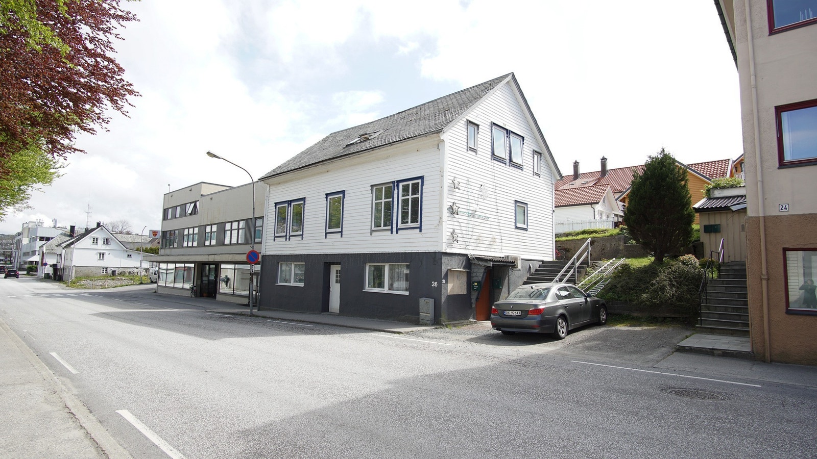 Markegata 26, sentralt i bykjerna i Florø. Galleribilde