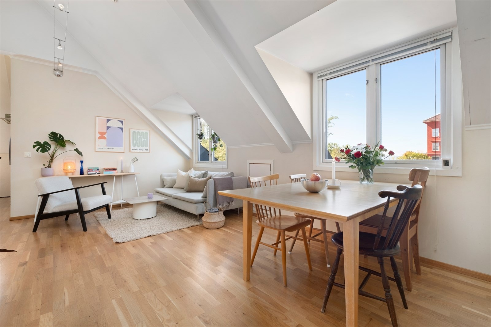 Den åpne løsningen mellom stue- og kjøkken er på 23,4m². Galleribilde