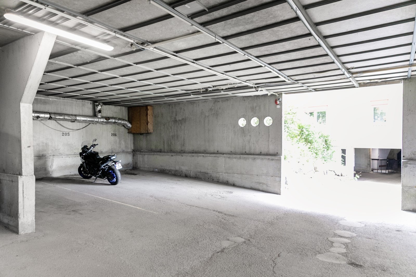 Fast parkeringsplass i felles garasjeanlegg Galleribilde