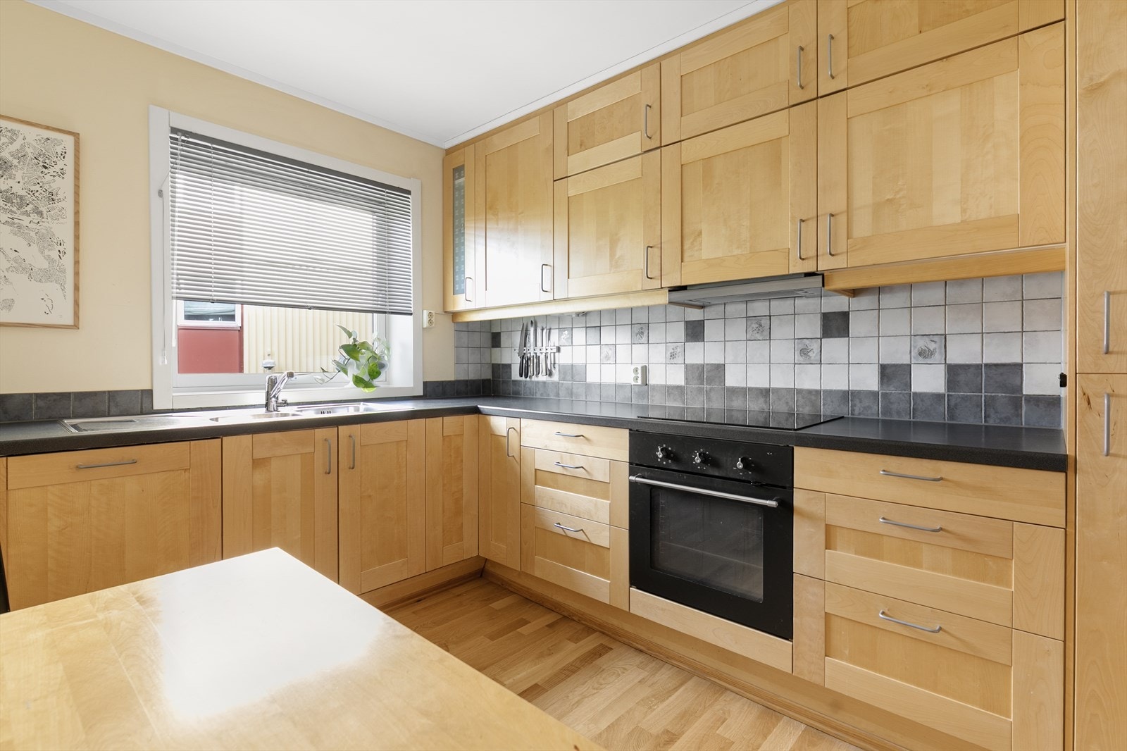 Det er godt med skap- og benkeplass Galleribilde