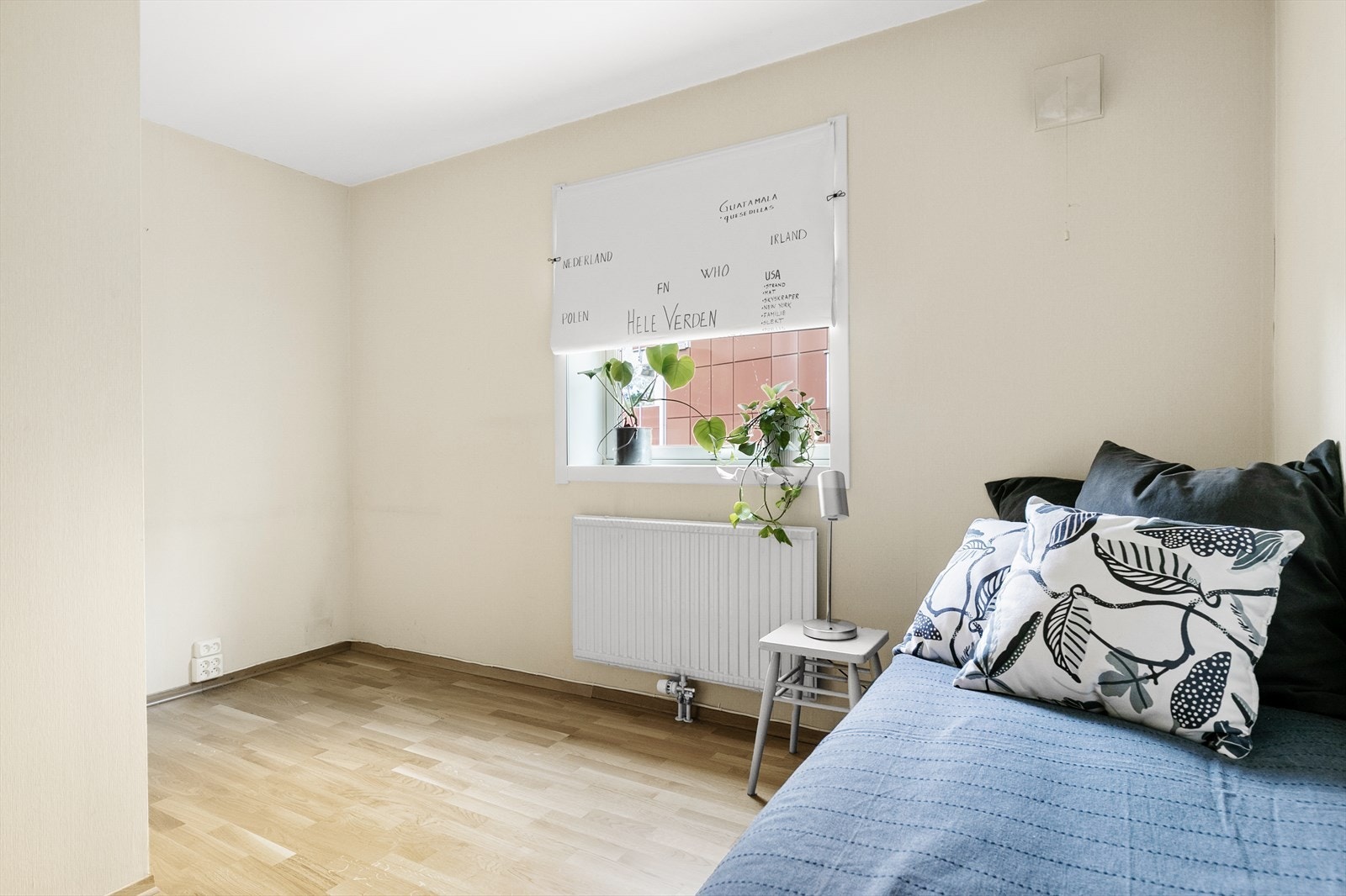 Soverom 2 kan også brukes som hovedsoverom og er meget romslig Galleribilde