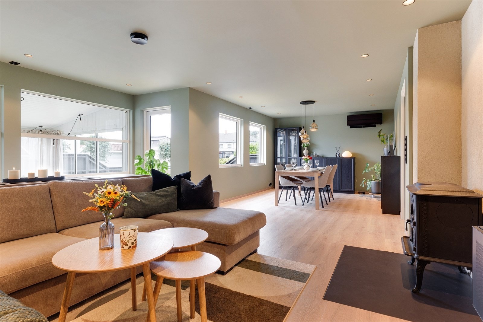 Her får du både vedovn og varmepumpe. Galleribilde