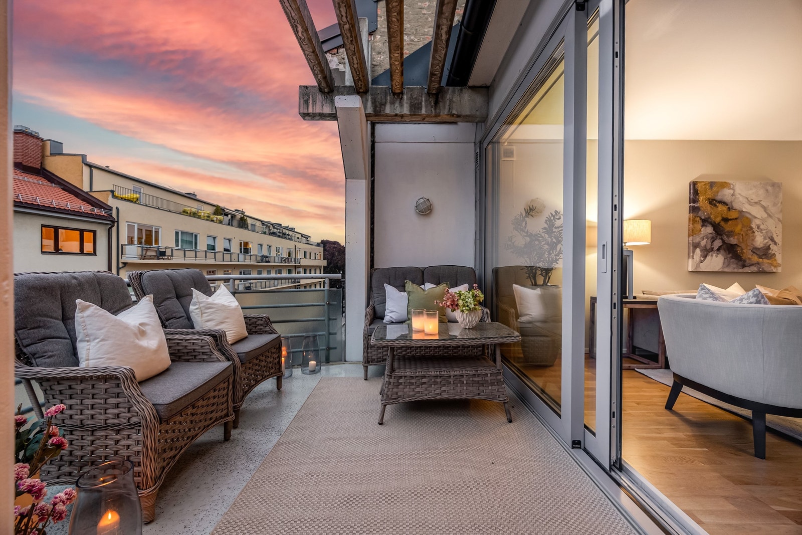 Romslig nordvestvendt balkong på 9 kvm. Galleribilde