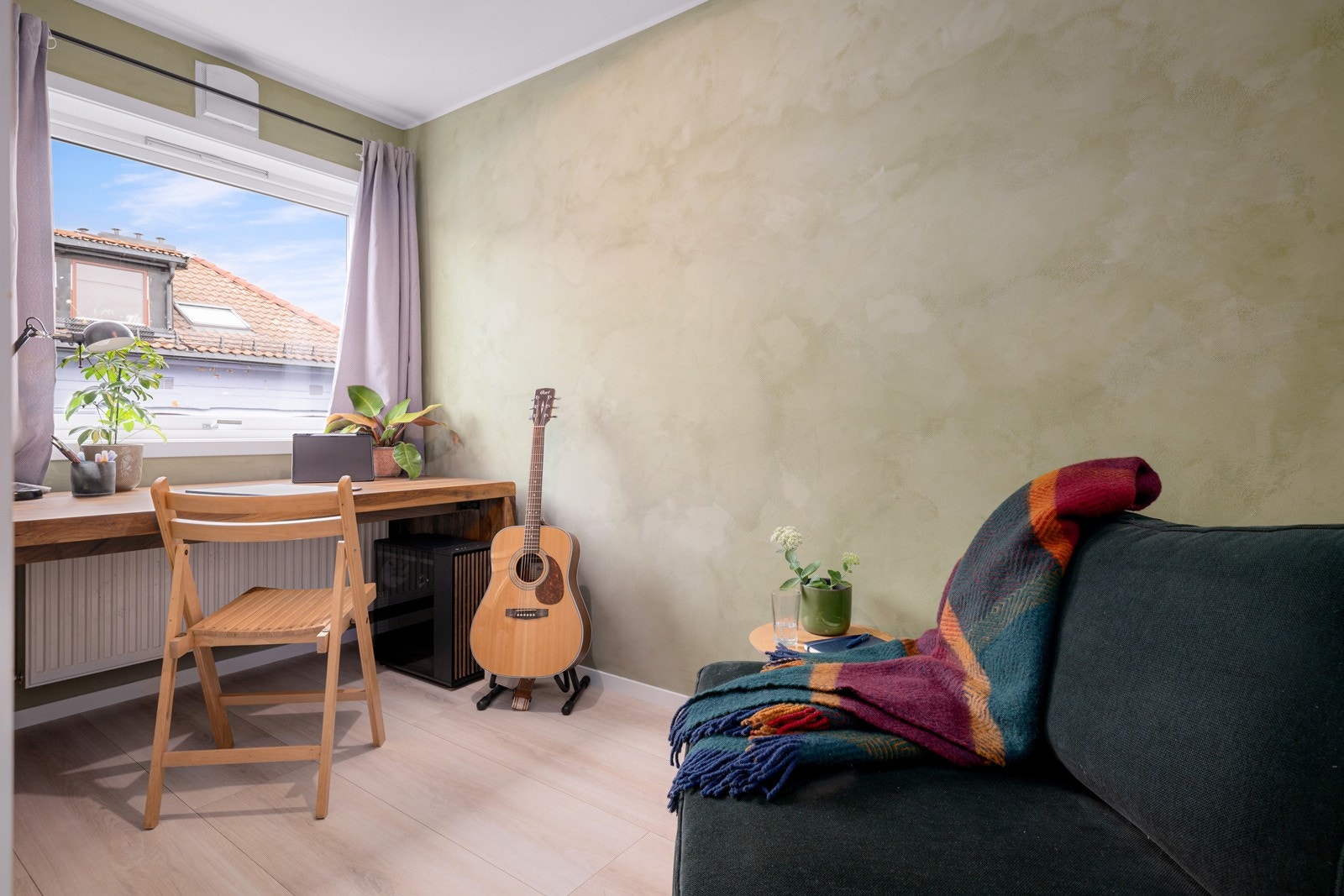 Det andre soverommet er et lyst og fint rom som passer perfekt som barnerom, gjesterom eller kontor. Galleribilde