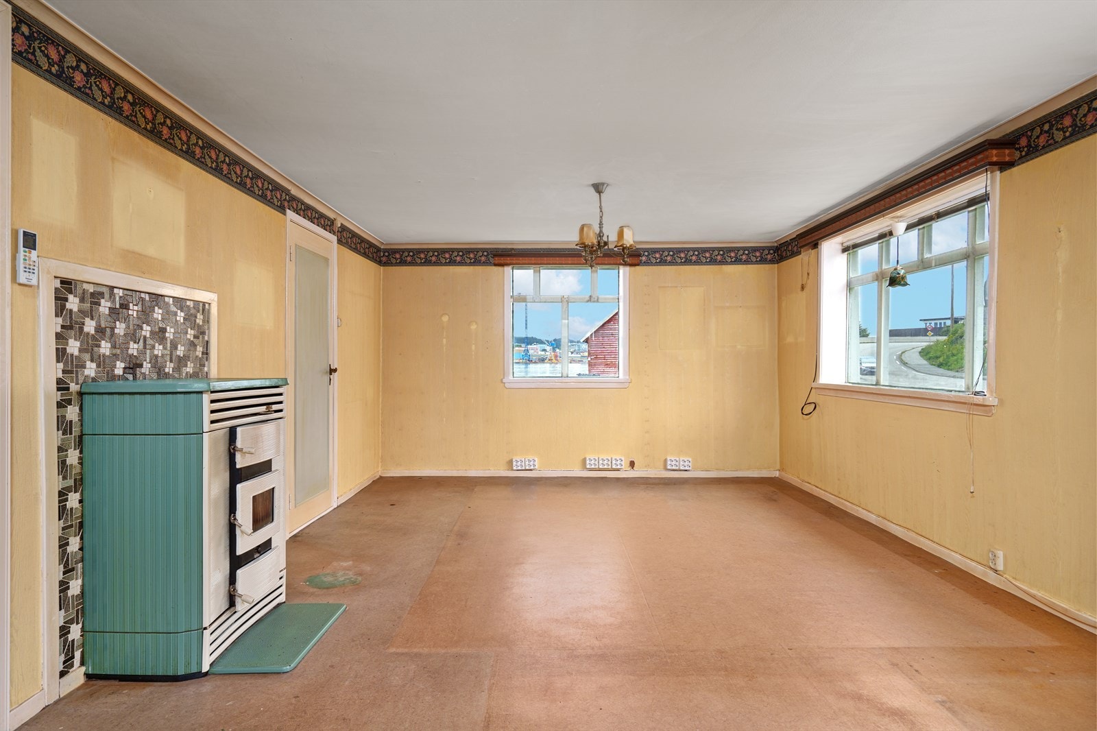 Rommet har flere vindusflater Galleribilde