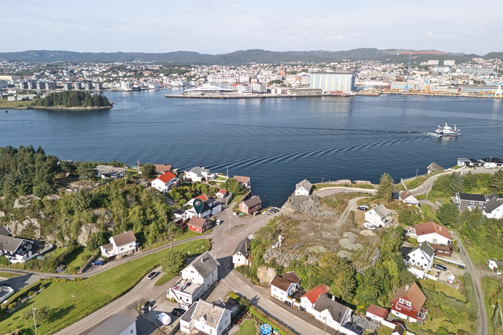 Kort avstand til Karmsundet Galleribilde