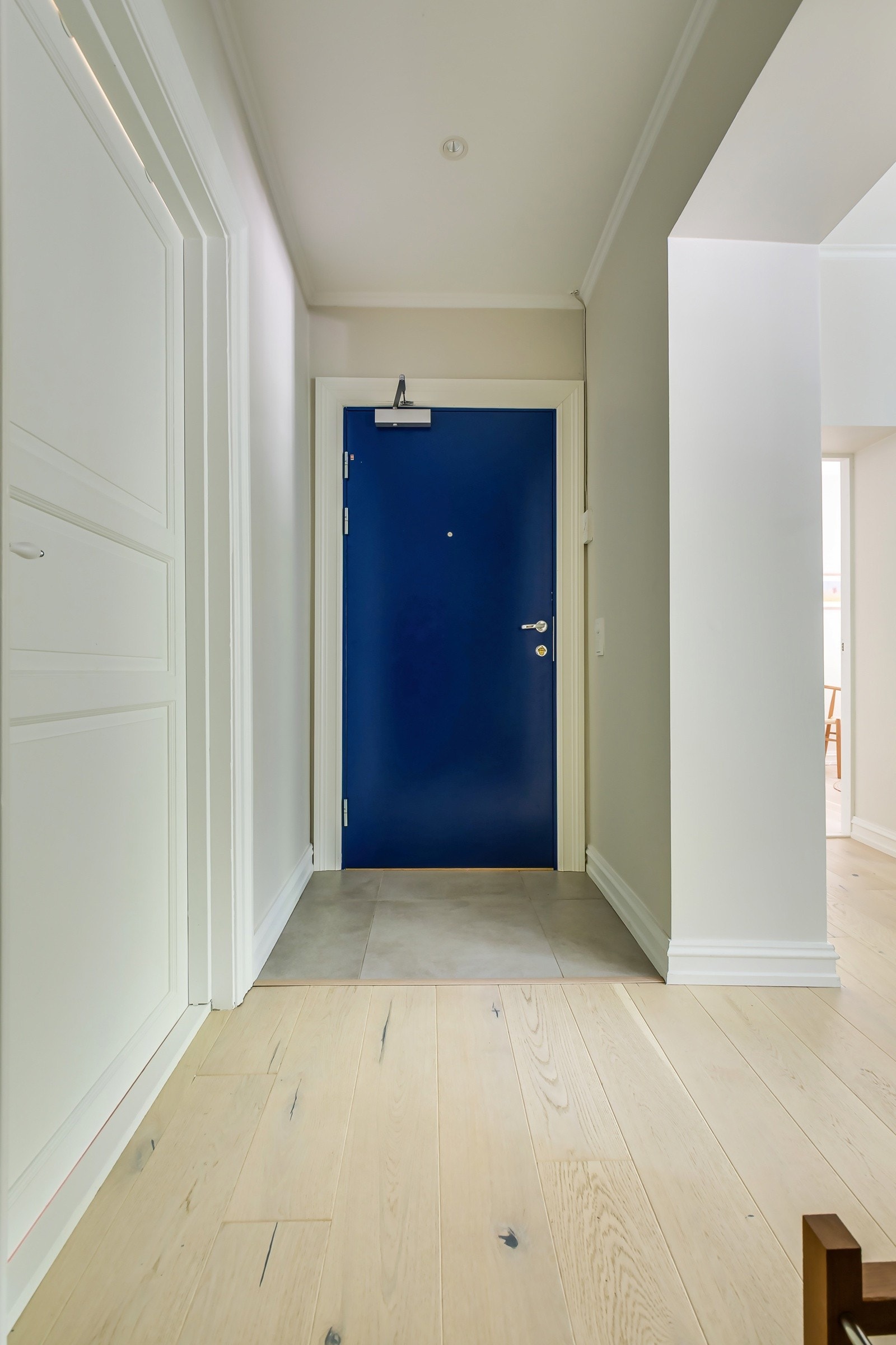 Når du kommer inn i leiligheten blir du møtt av en lys og romslig entré som gir et godt førsteinntrykk. Galleribilde