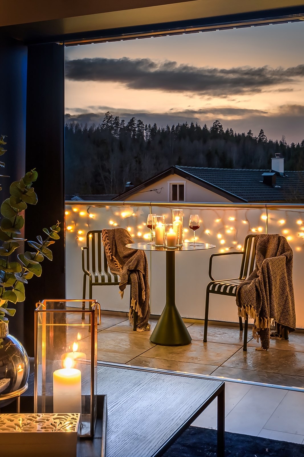 Boligen har rikelig med uteplasser. Galleribilde