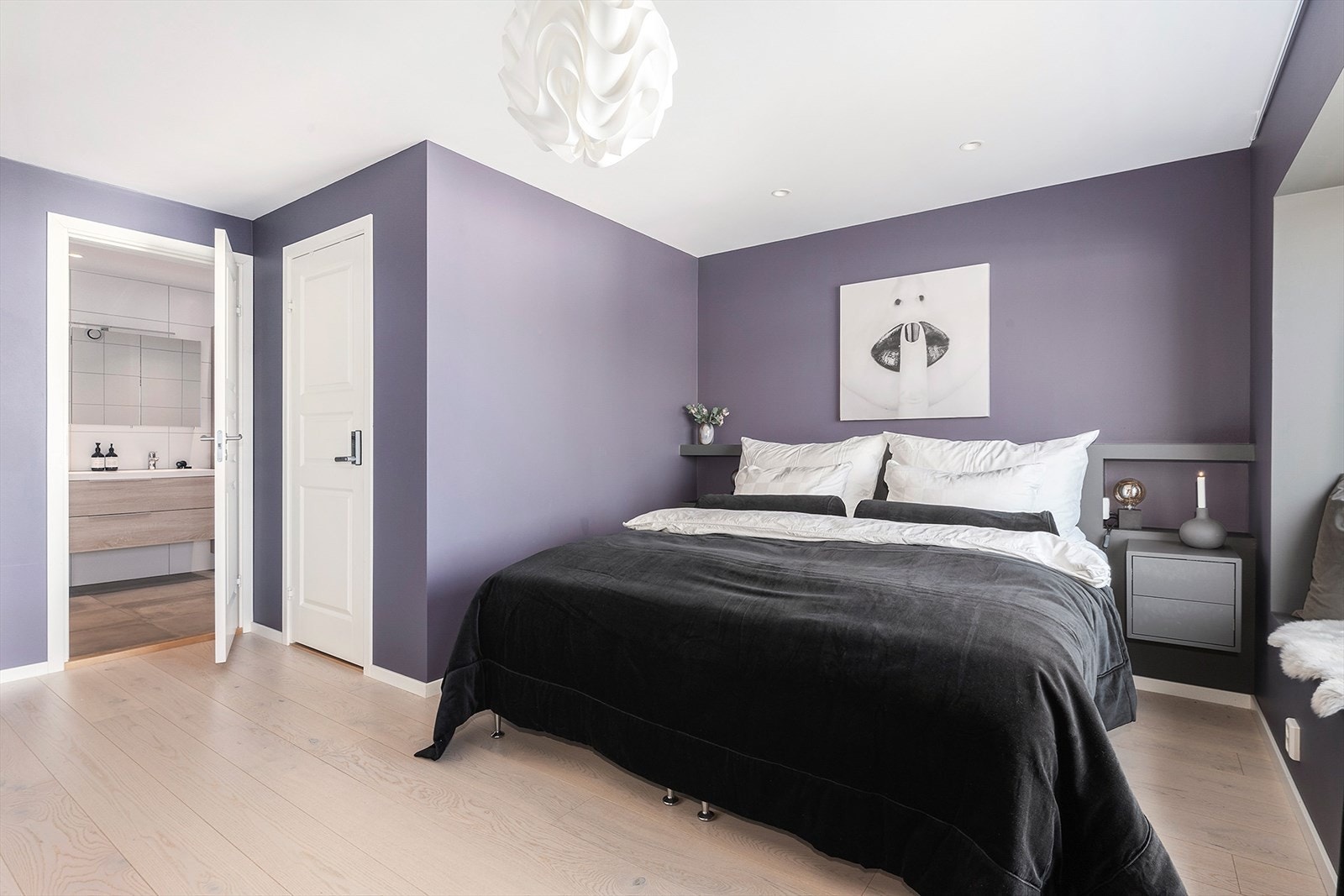 Det er 3 soverom i 1. etasje. Galleribilde