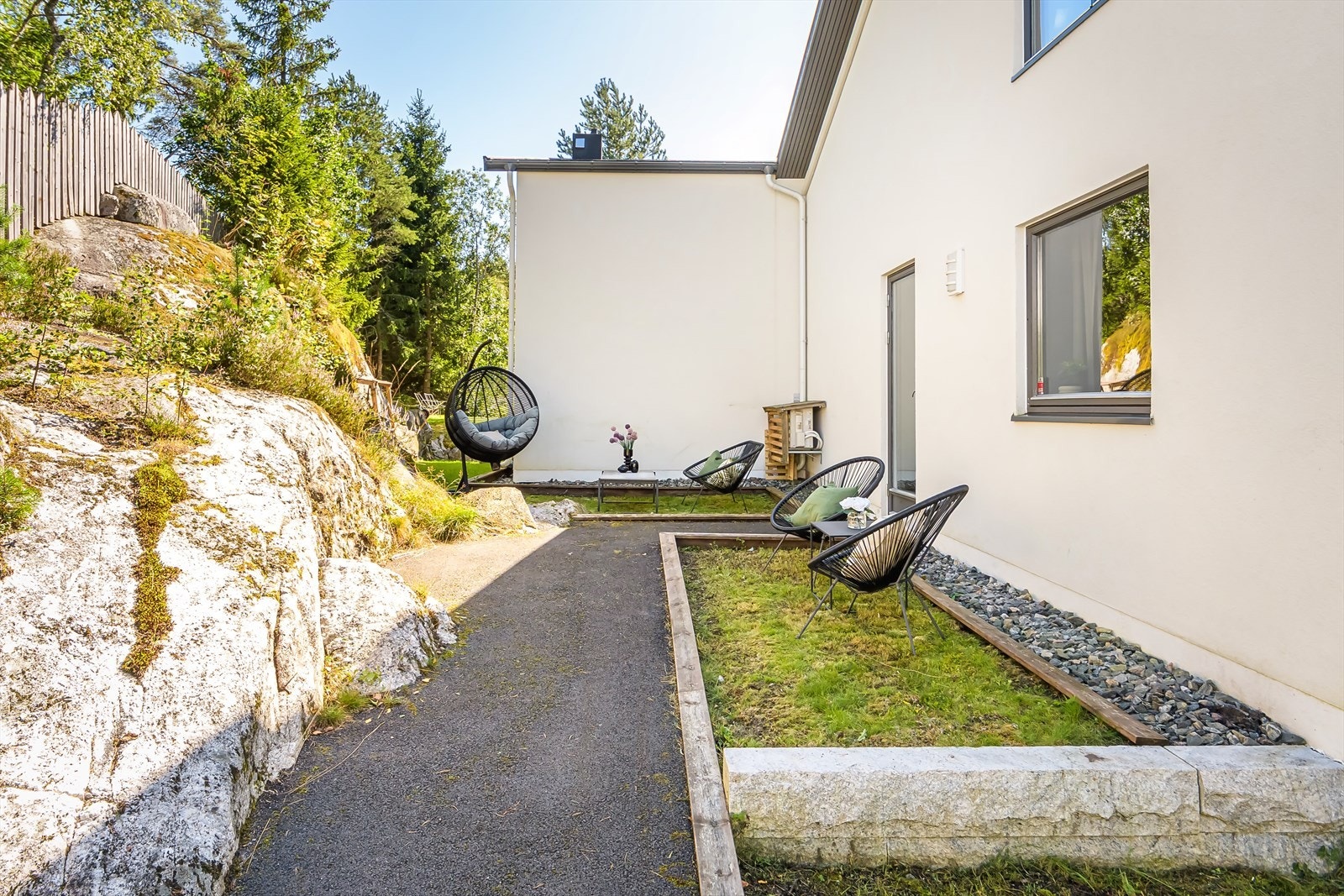 Utgang fra soverom til uteplass. Galleribilde