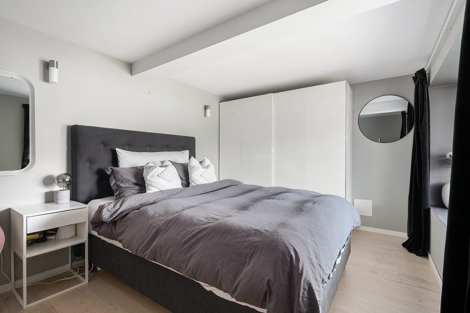 Lunt soverom/kontor med gulvvarme. Galleribilde