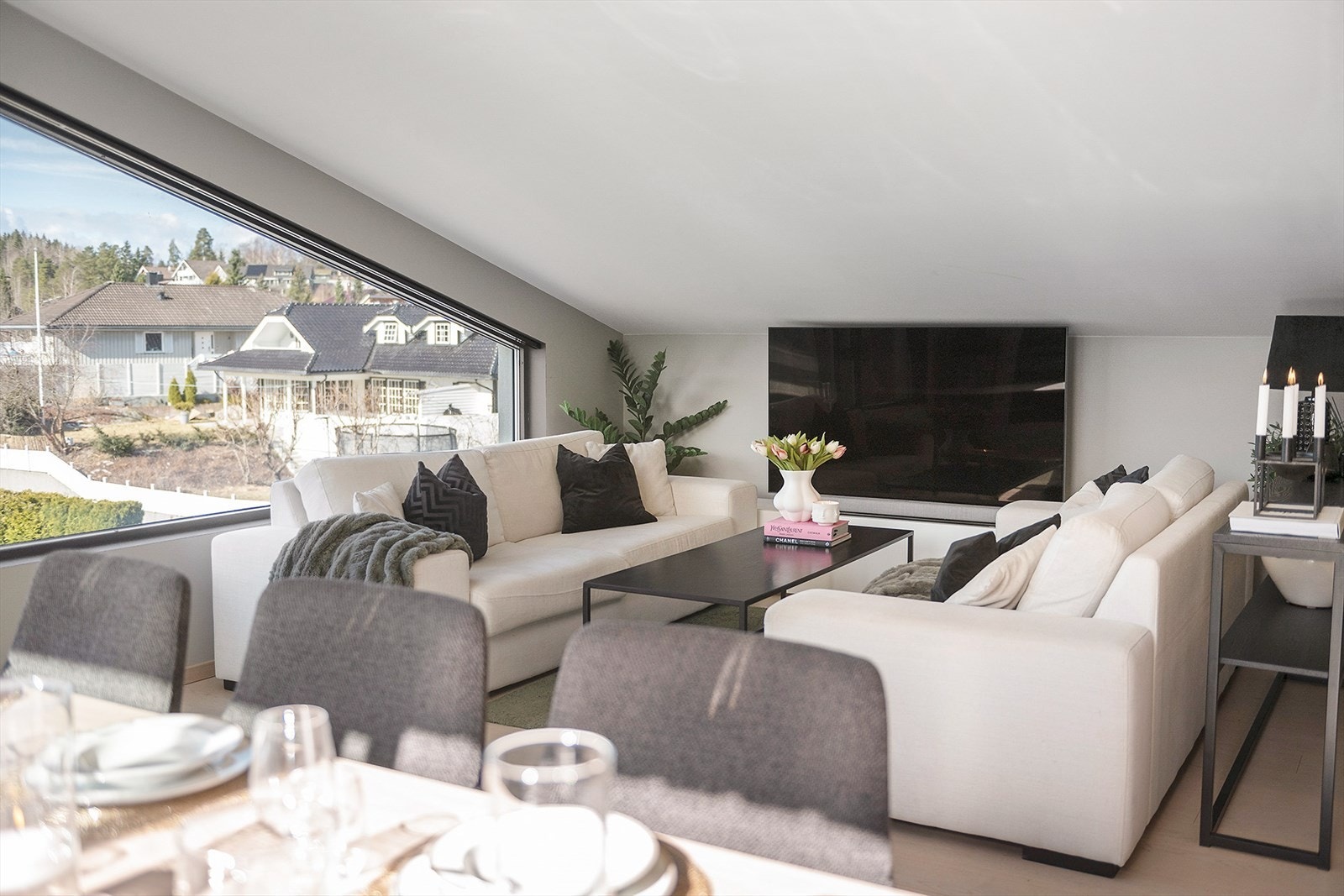 God plass til hyggelig sofagruppe Galleribilde