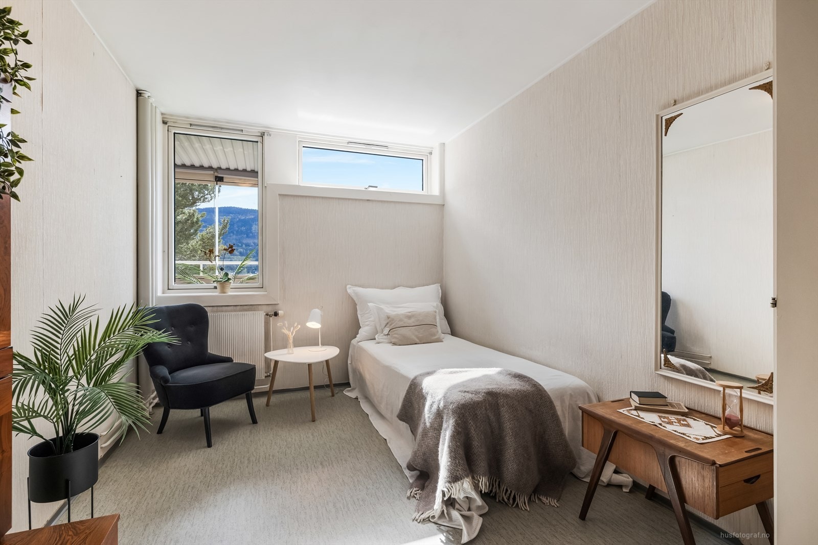 Hovedsoverommet med god plass til dobbeltseng og nattbord! Galleribilde