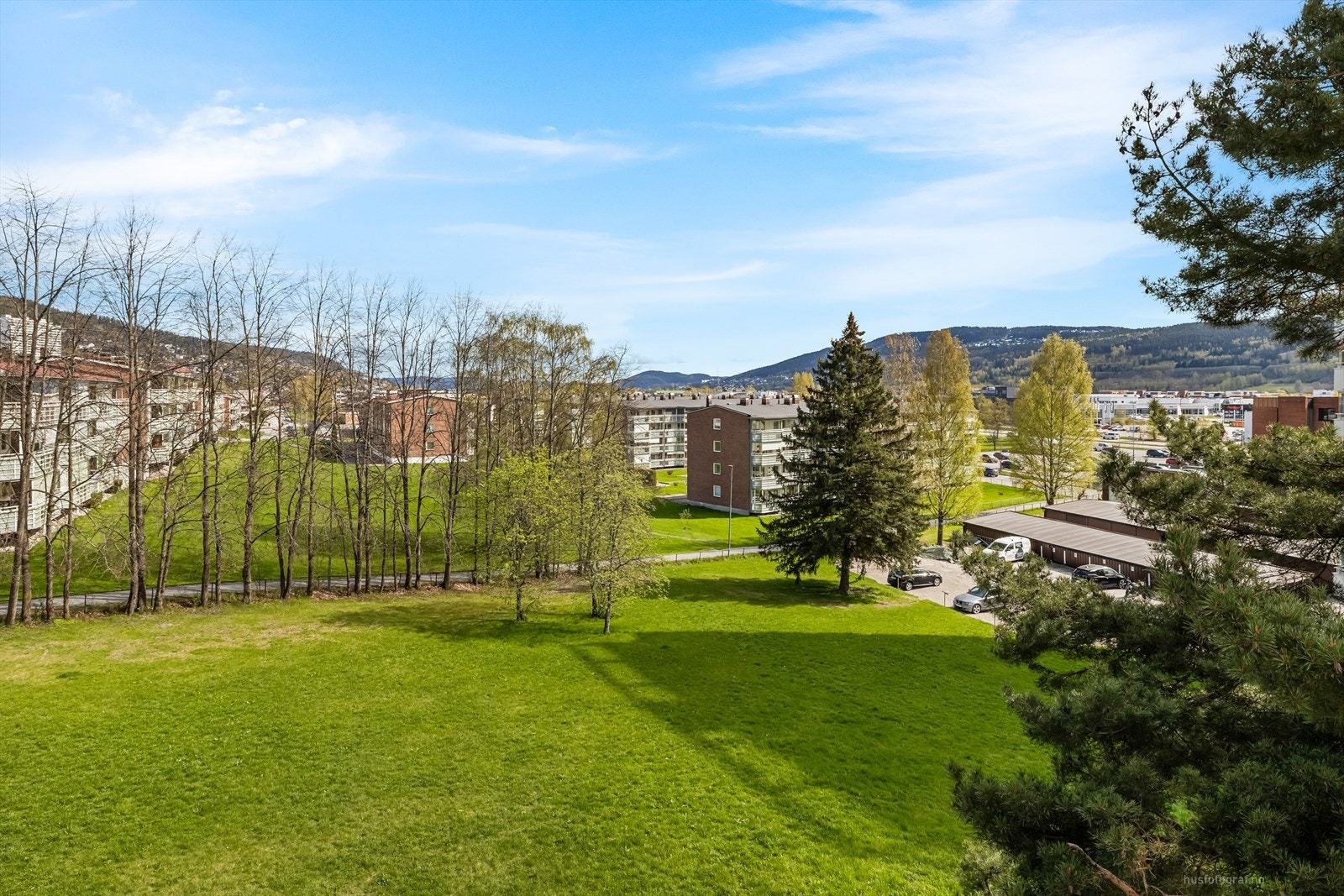 Fra leiligheten er det kort gangavstand til det meste du måtte trenge i hverdagen. Galleribilde
