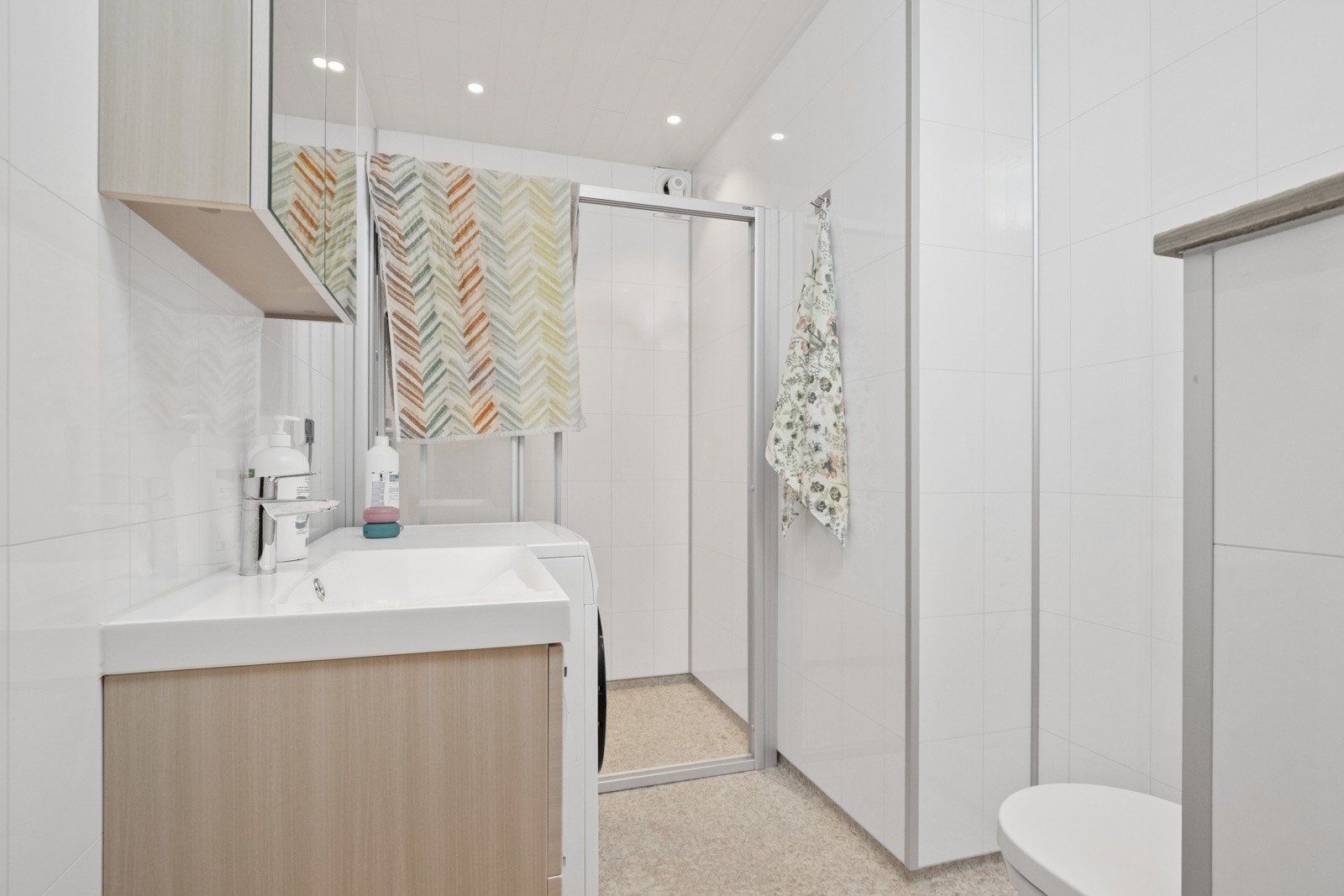 Bad i ene hybeldel Galleribilde