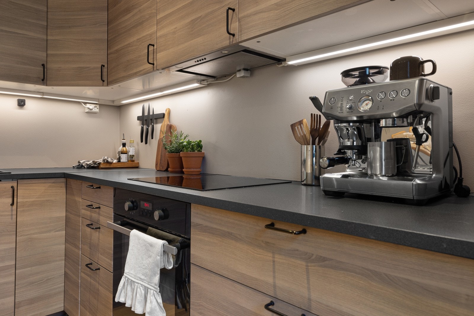 Det er mulig å etablere opplegg for vaskemaskin på kjøkkenet med litt justeringer. Galleribilde