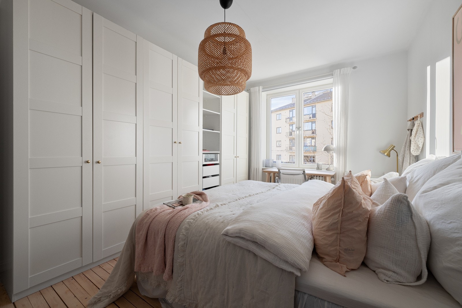 Lekre garderobeskap som medfølger. Galleribilde