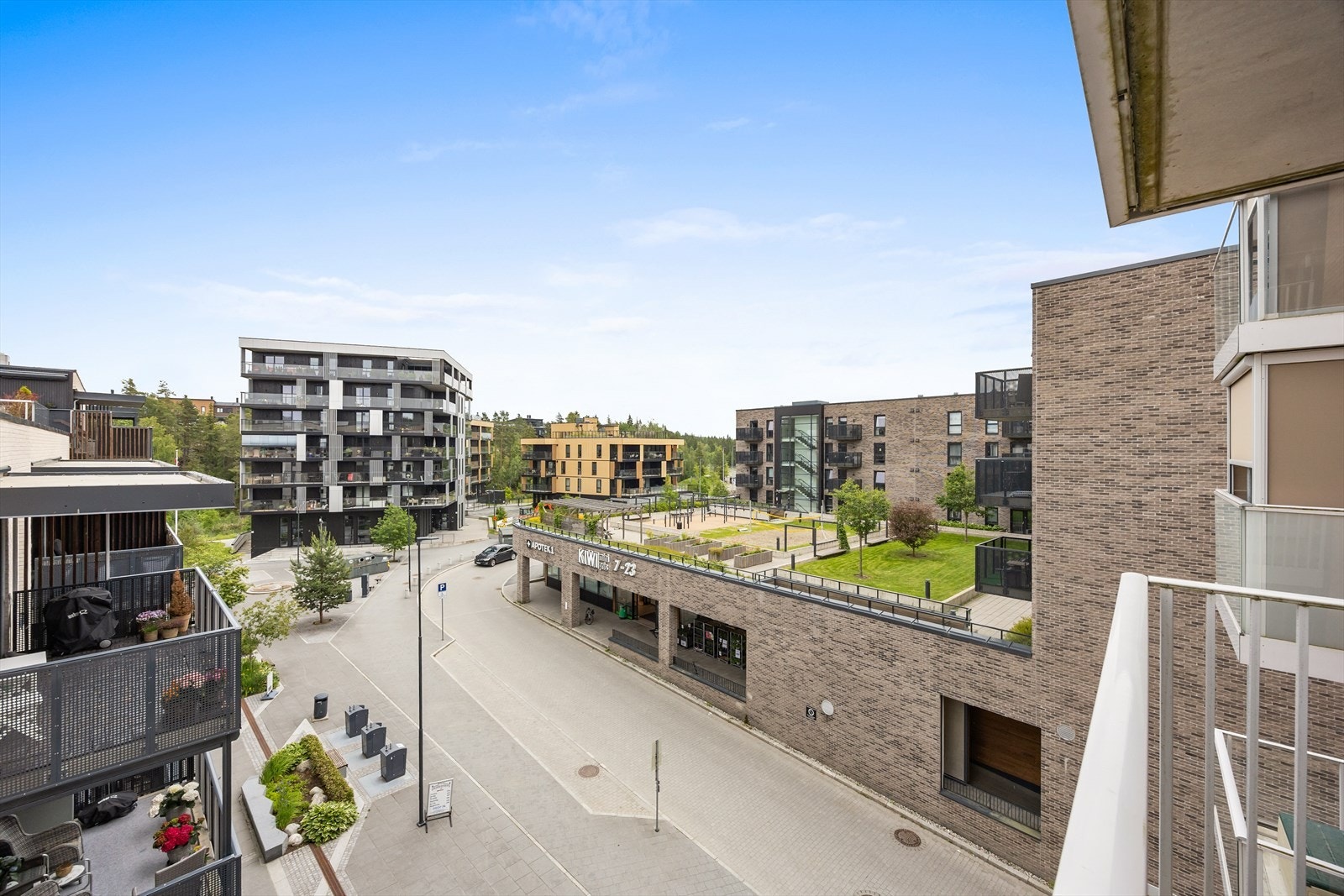 Sentralt beliggende med kort vei til både Myrvoll Torg og grønne fellesområder. Galleribilde