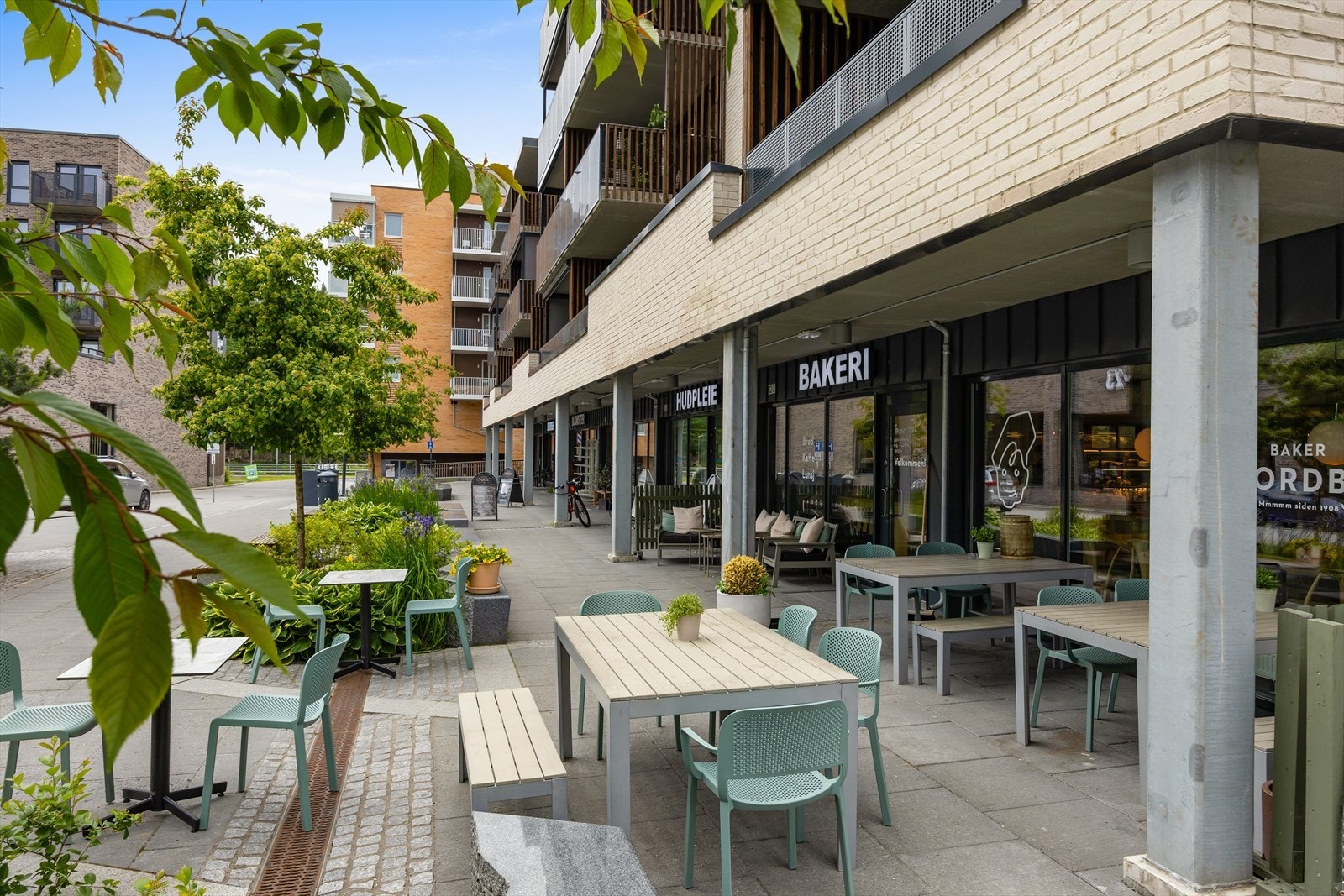 Koselige kafeer og lokale butikker i gangavstand gir et levende nærmiljø. Galleribilde