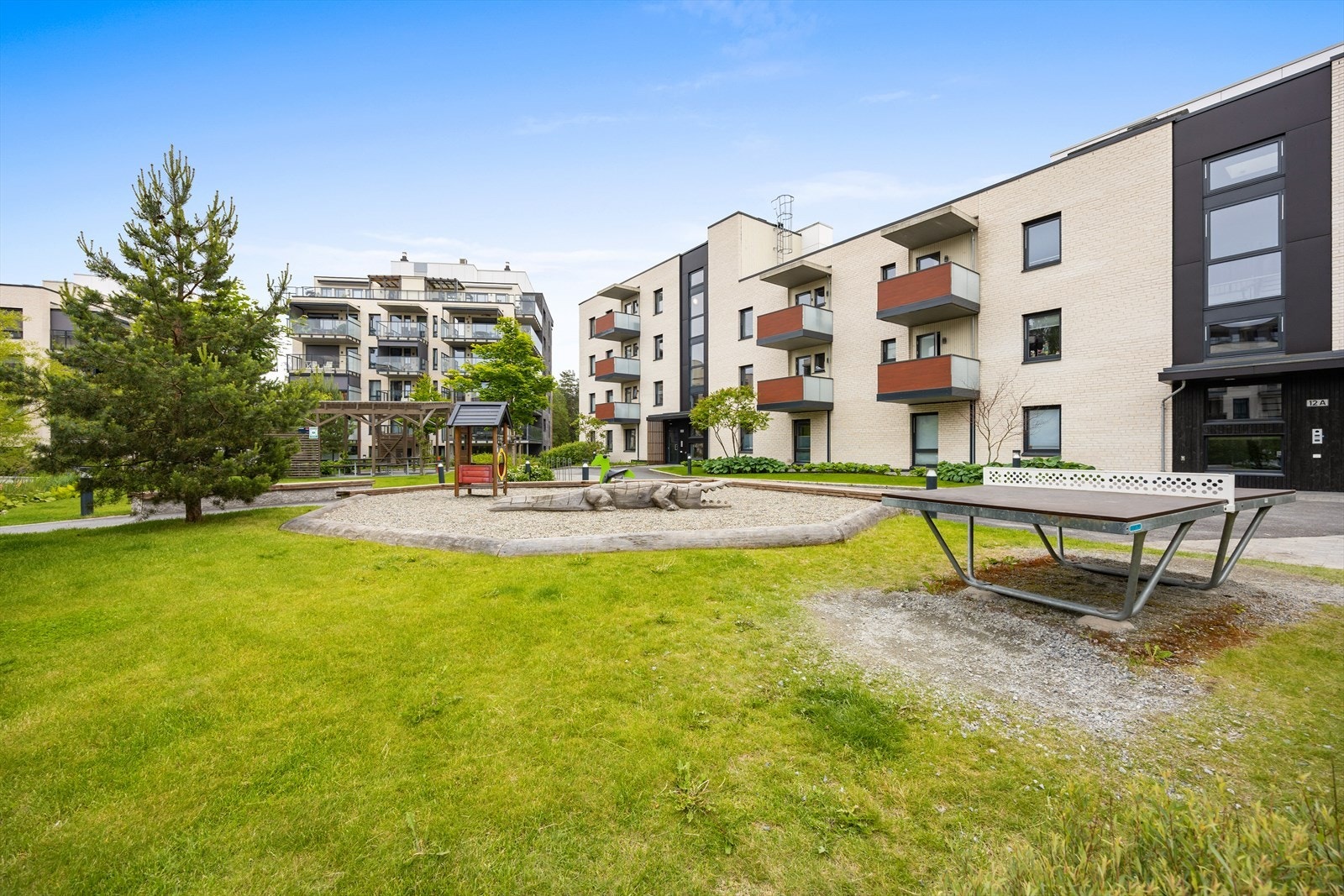 Fellesområdene byr på grønne plener og aktivitetsmuligheter for alle aldre. Galleribilde
