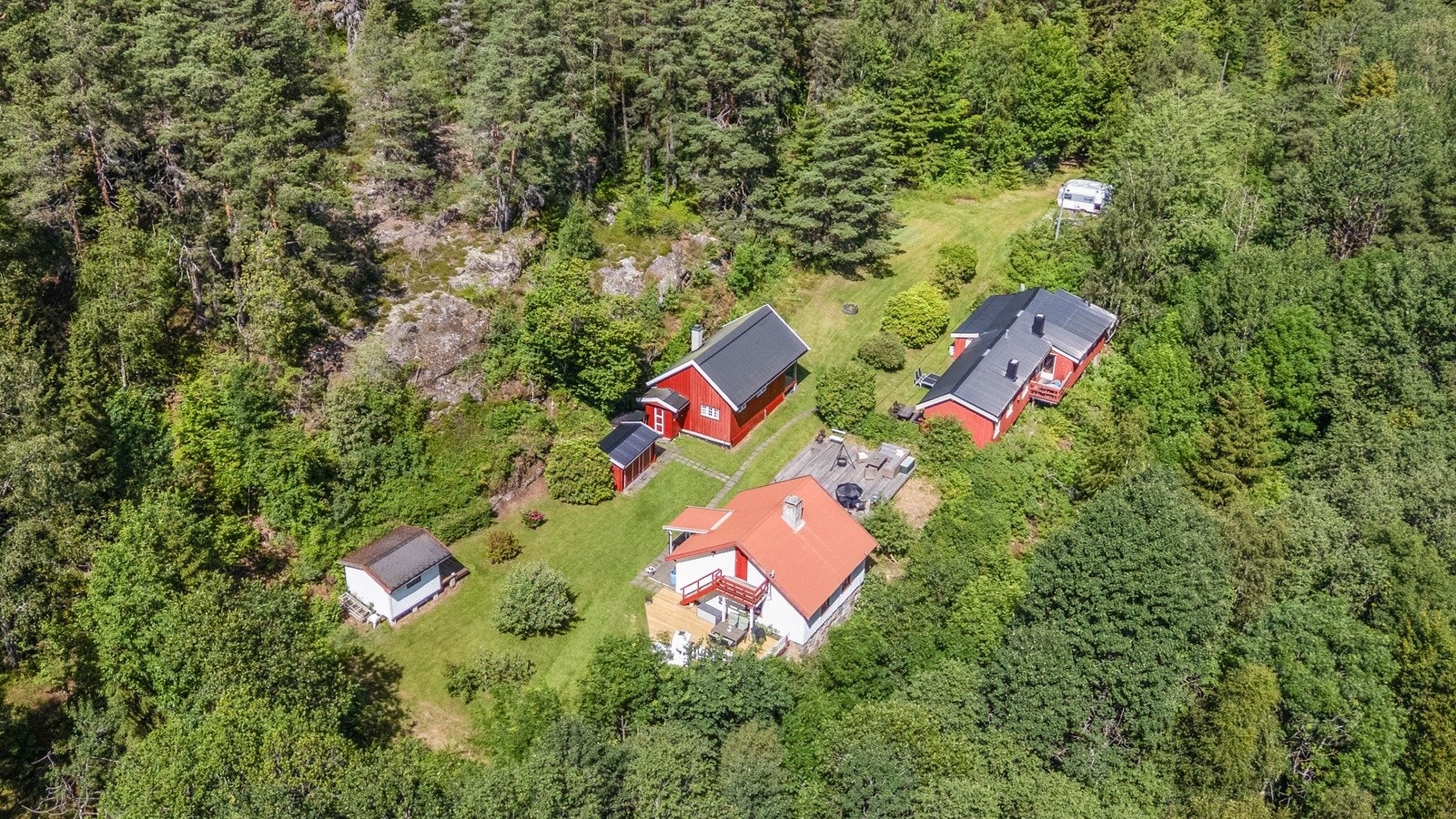 Privatmegleren Park v/ Thor Vegard Bjørnerud har gleden av å presentere denne flotte eiendommen i Bøkeveien 43! Galleribilde