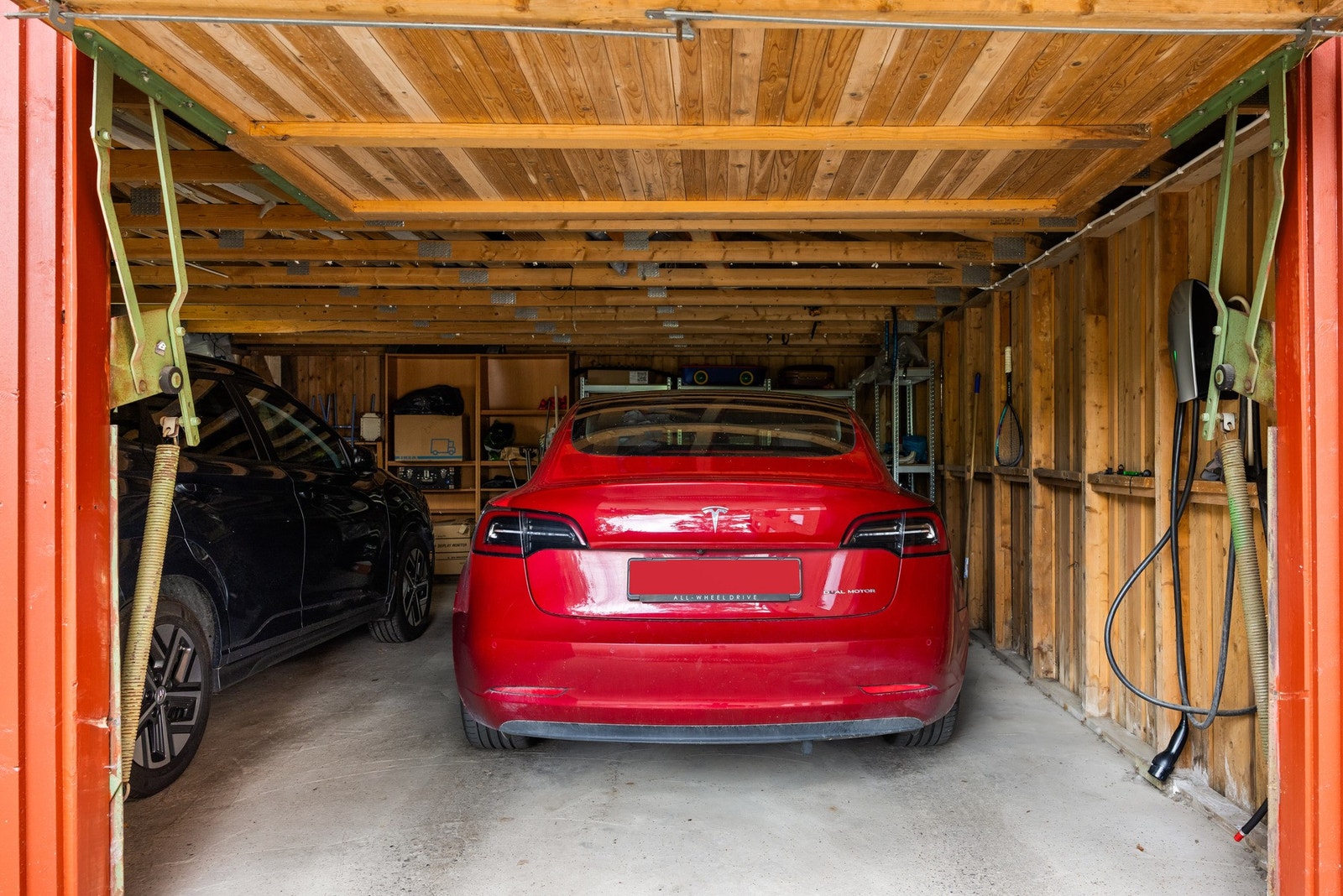 Stor garasjeplass i dobbeltgarasje Galleribilde