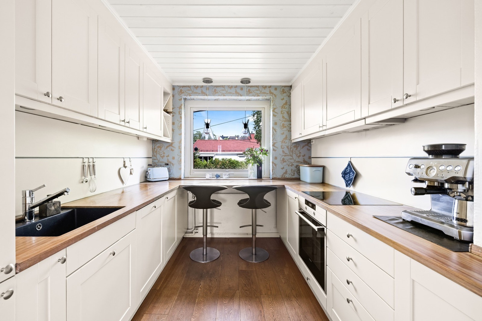 Kjøkken med integrerte hvitevarer Galleribilde