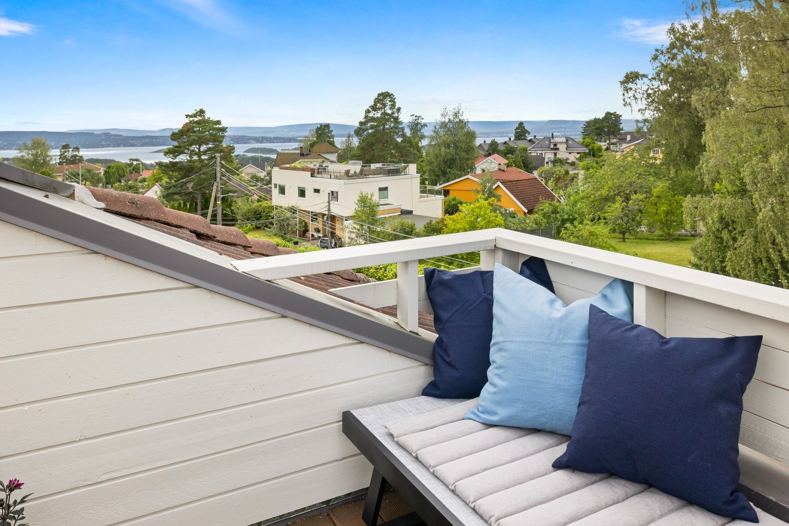 Leiligheten har en takterrasse på 9 kvm og en balkong på 11 kvm Galleribilde
