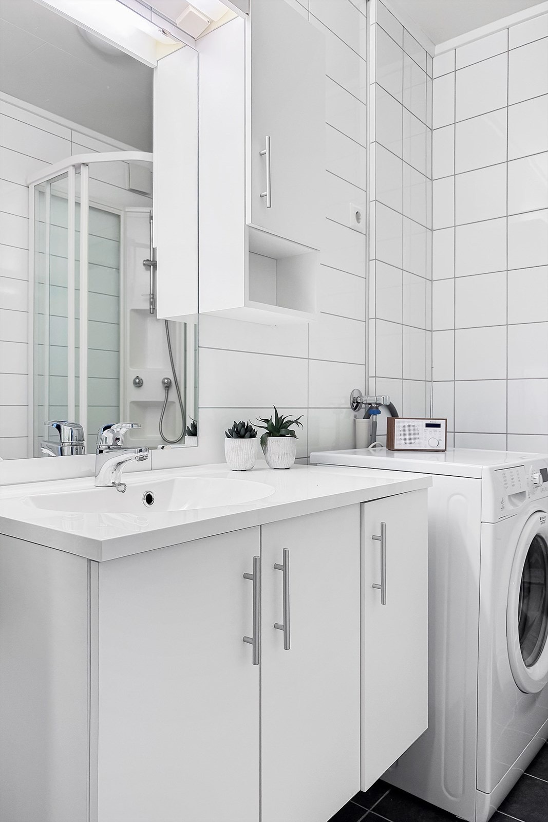 Lys innredning på badet Galleribilde