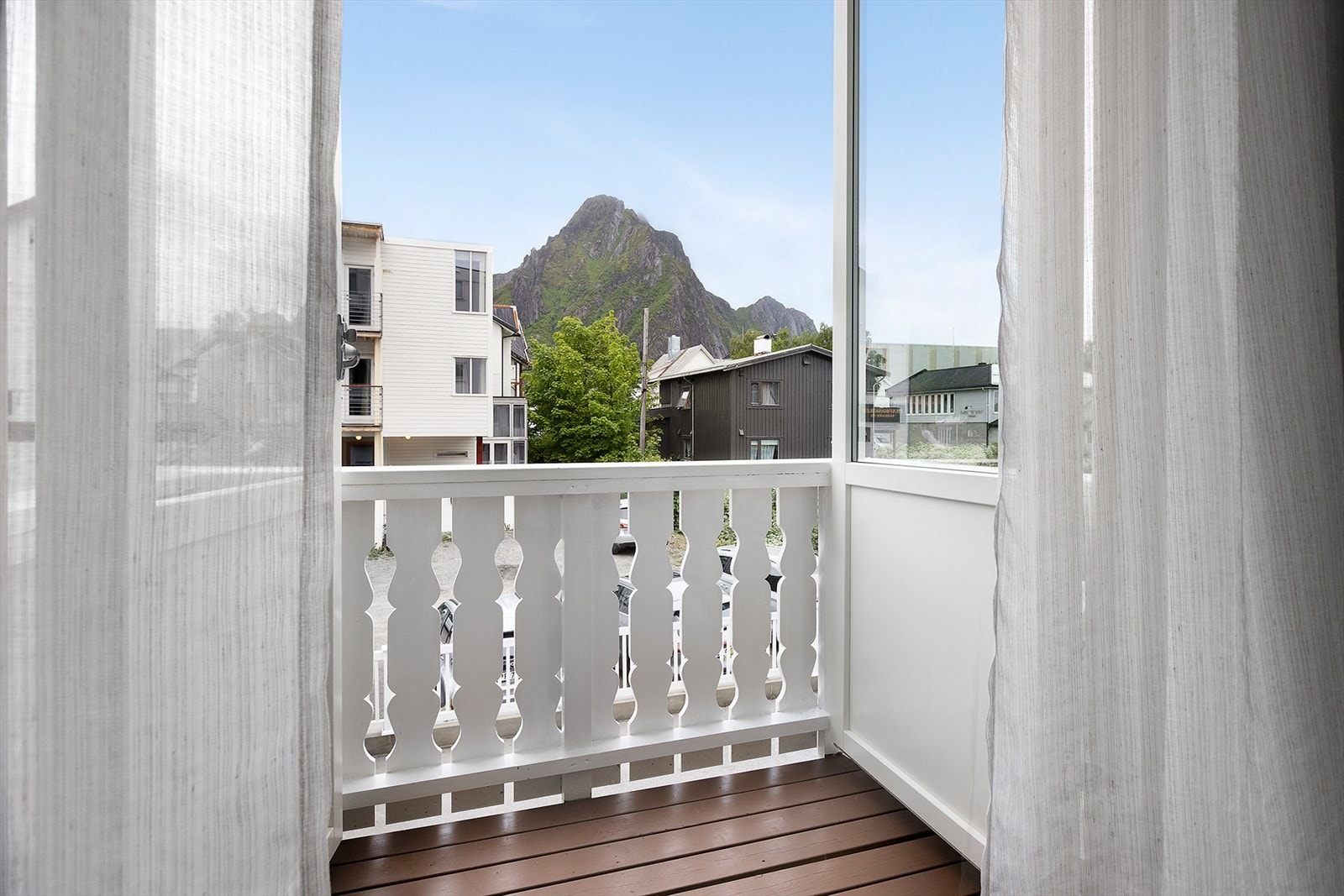 Det er utgang til balkong fra soverommet Galleribilde