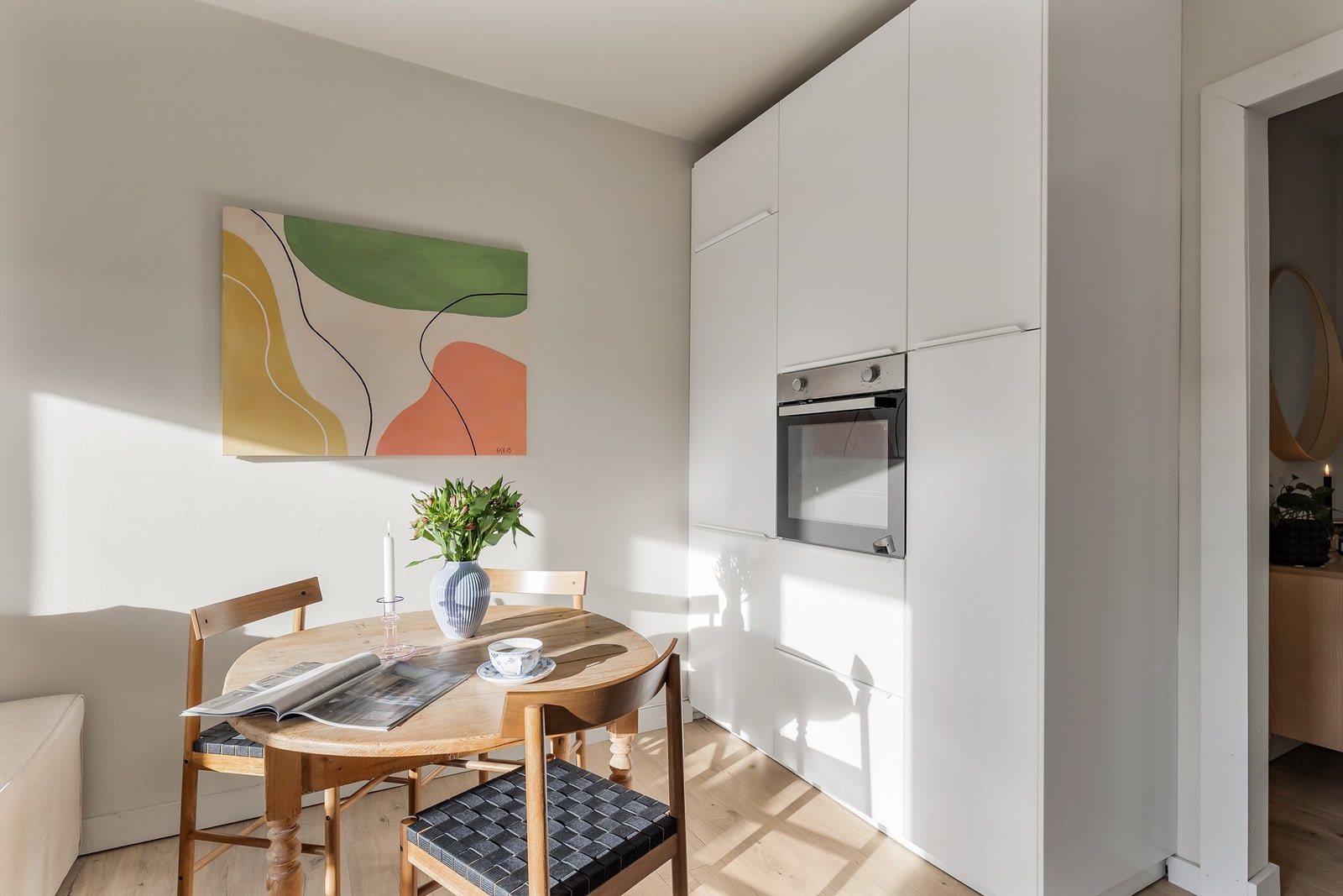 Praktiske høyskap for effektiv lagring. Galleribilde