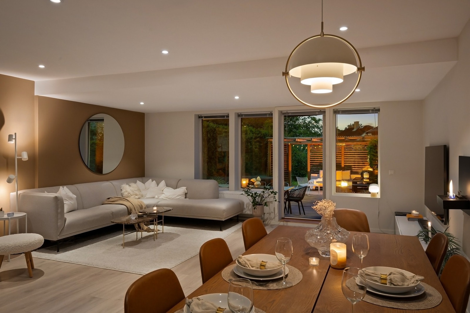 Stor stue med mange møbleringsmuligheter Galleribilde