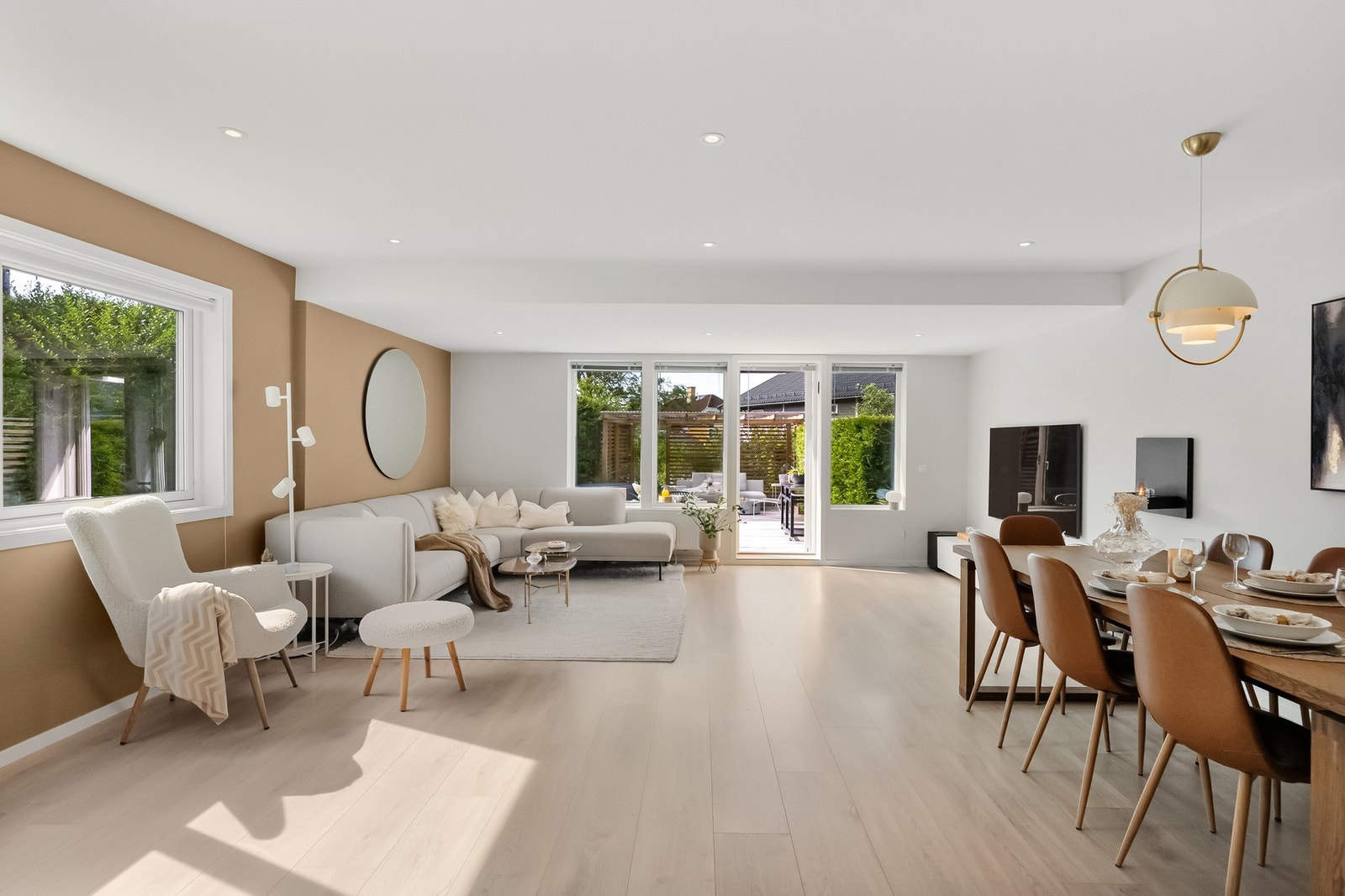 Boligen er malt i delikate, duse farger og har god standard Galleribilde