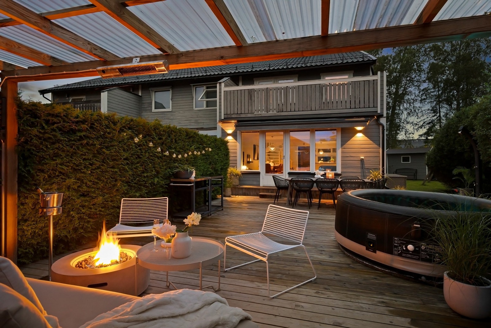 Privatmegler Anya Martinsen har gleden av å presentere Rugdeberget 84! Galleribilde