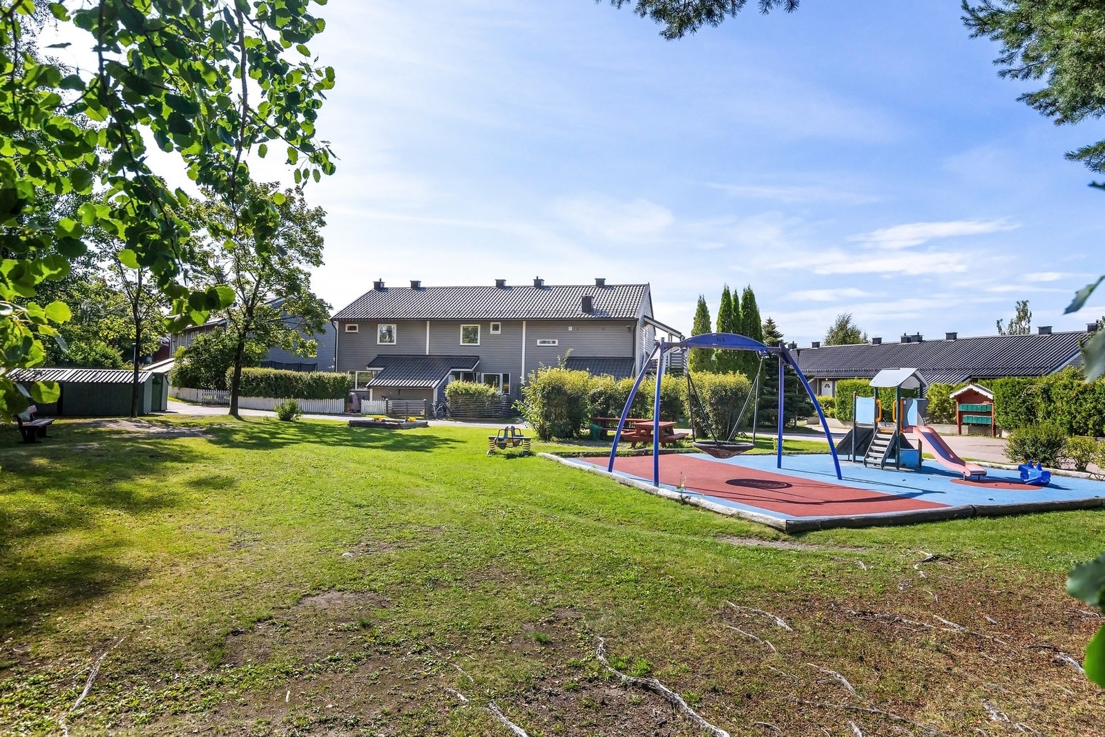 Koselig lekeplass like ved Galleribilde